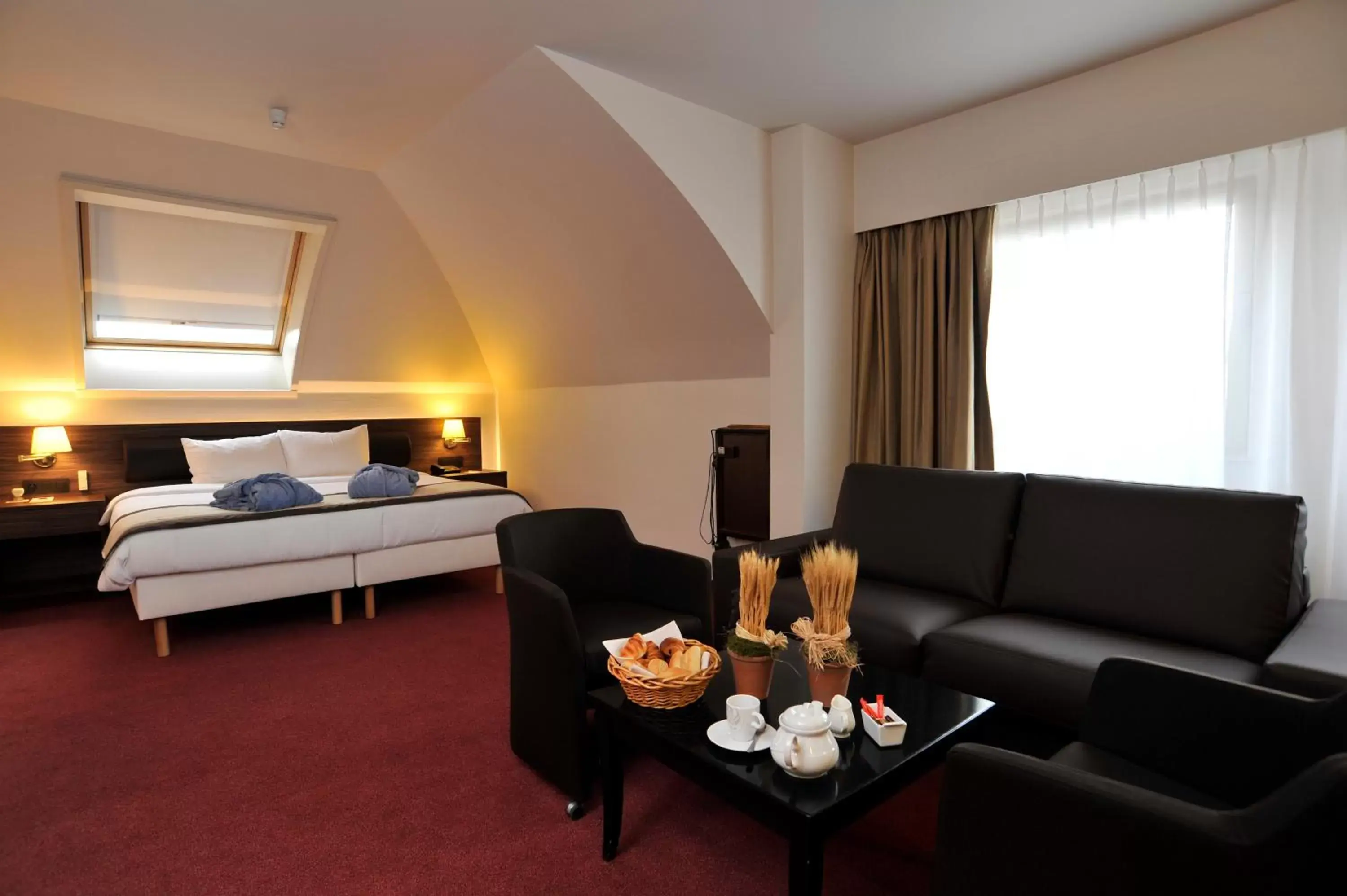 Living room, Seating Area in Golden Tulip Hotel de’ Medici