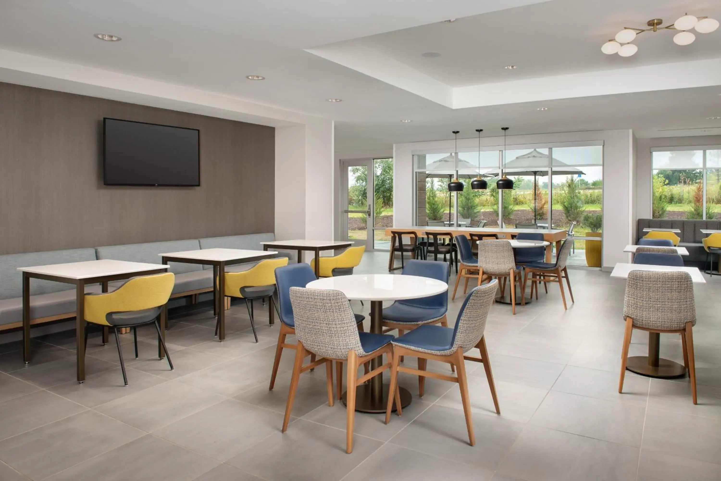 Lobby or reception, Restaurant/Places to Eat in SpringHill Suites by Marriott Cincinnati Mason