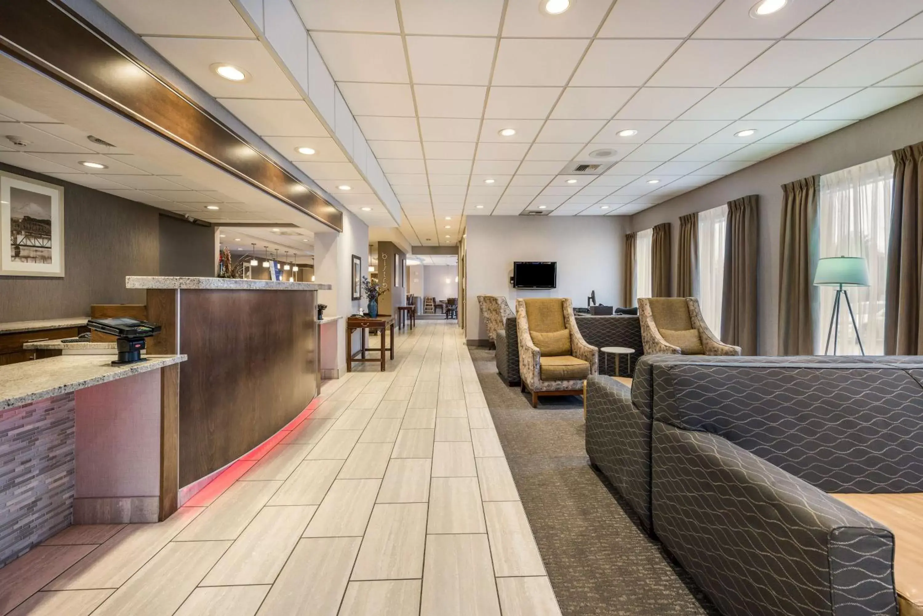 Lobby or reception in SureStay Hotel by Best Western SeaTac Airport North