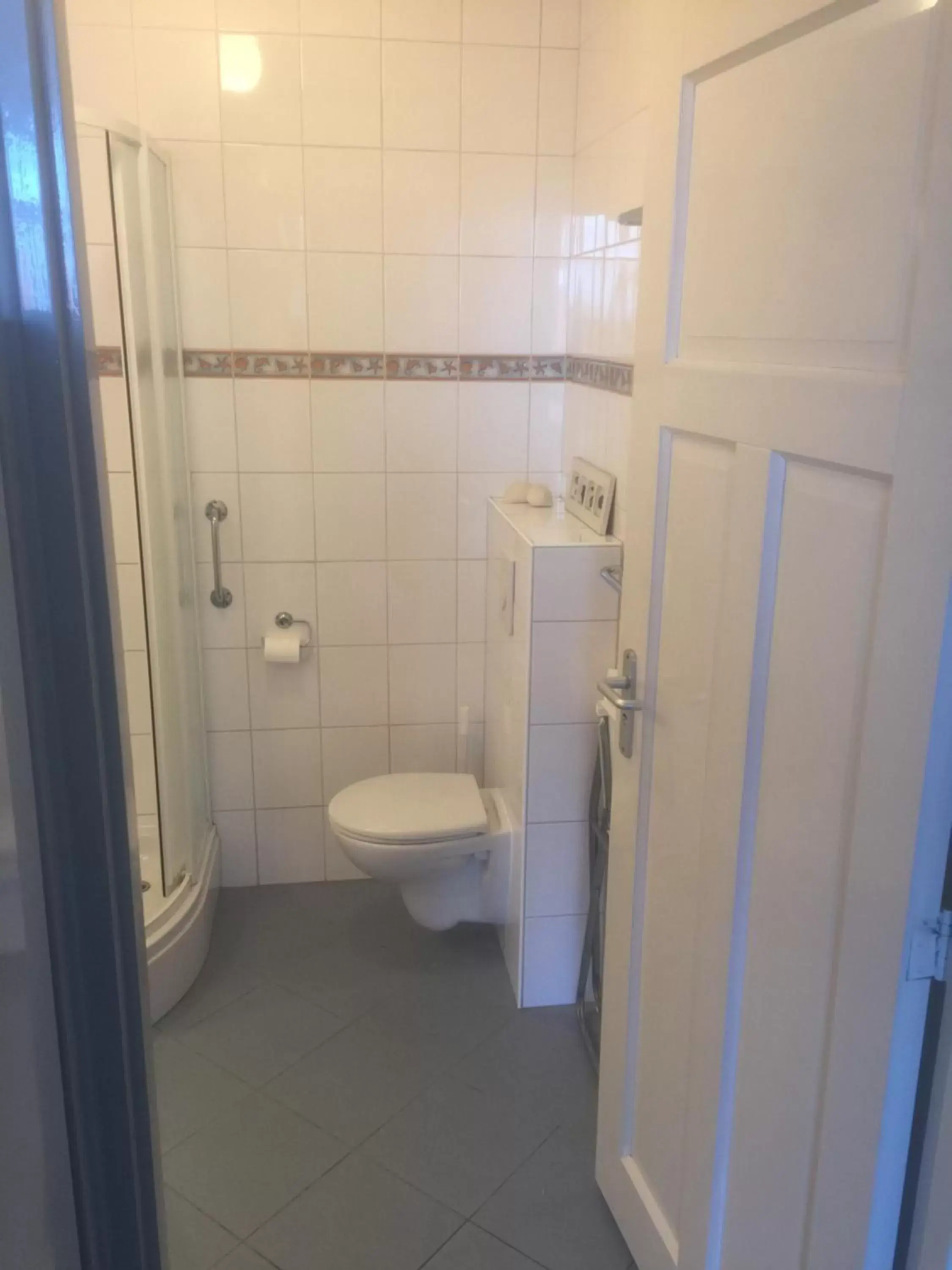 Photo of the whole room, Bathroom in Hotel Zeespiegel