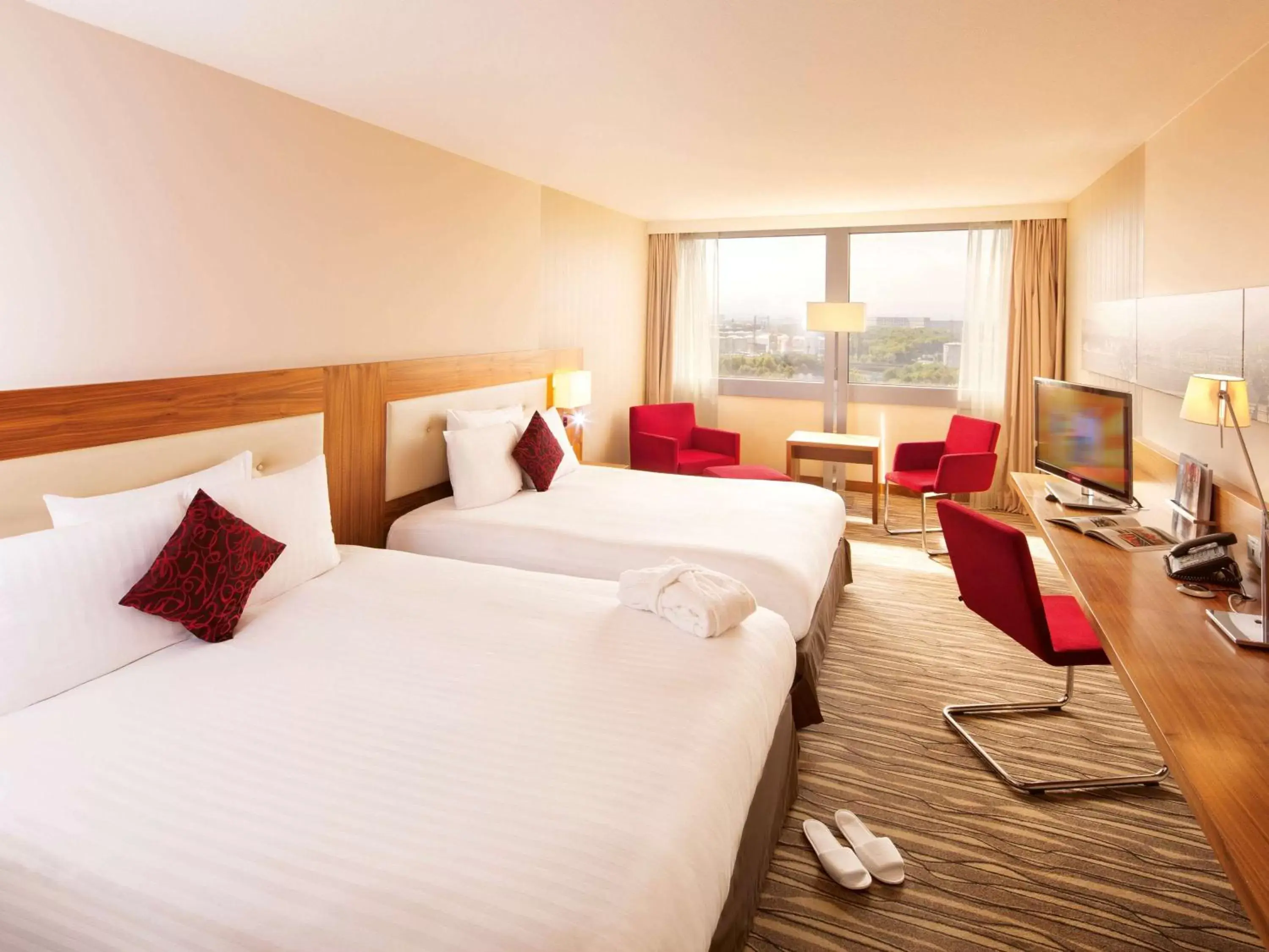 Bed in Moevenpick Hotel And Casino Geneva