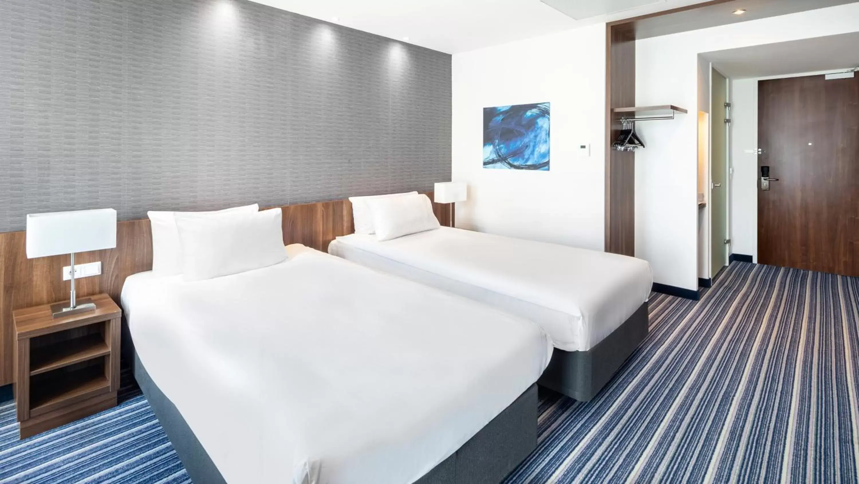 Photo of the whole room, Bed in Holiday Inn Express Amsterdam Arena Towers, an IHG Hotel
