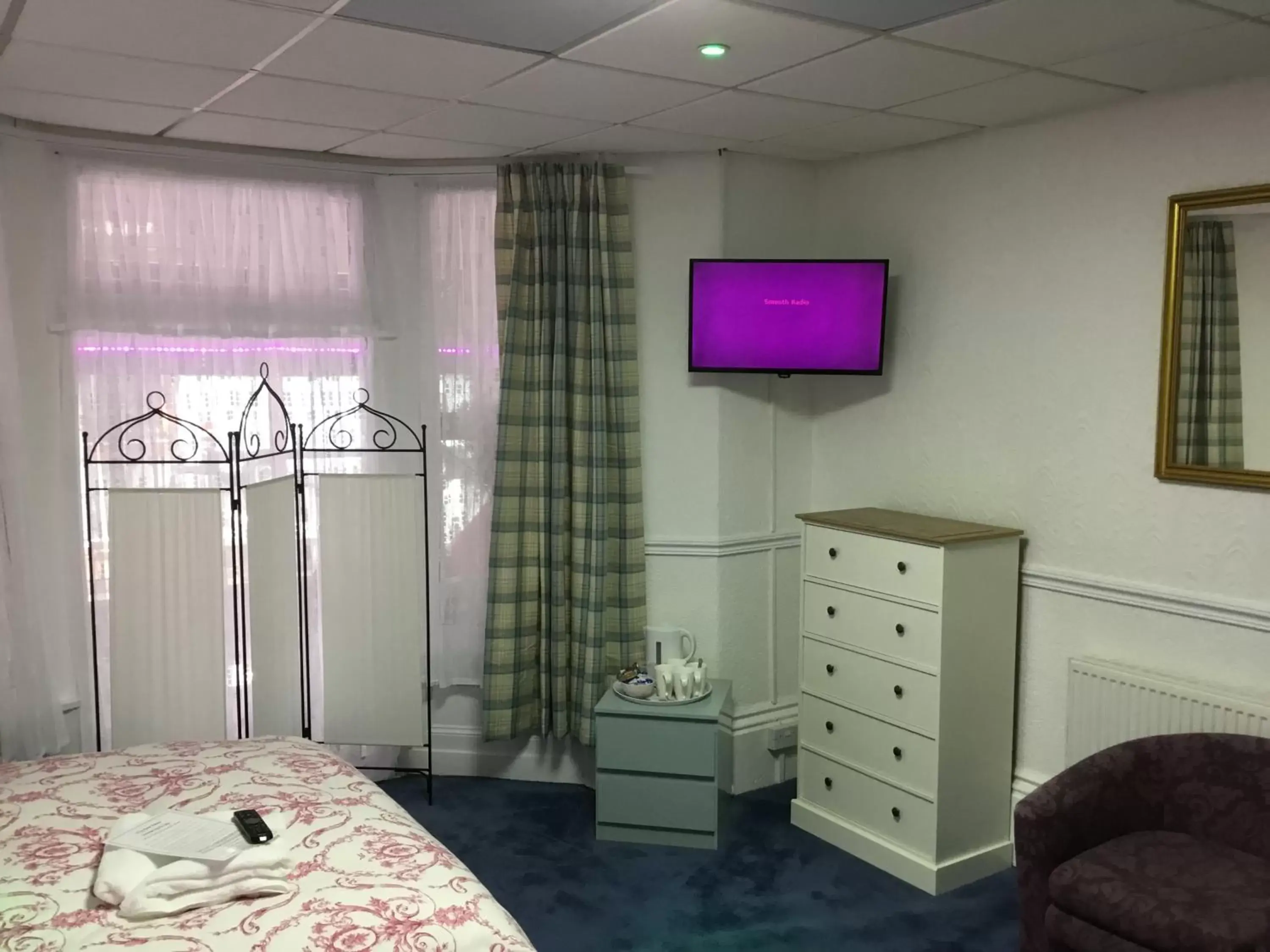 Bedroom, TV/Entertainment Center in Danescourt Lodge
