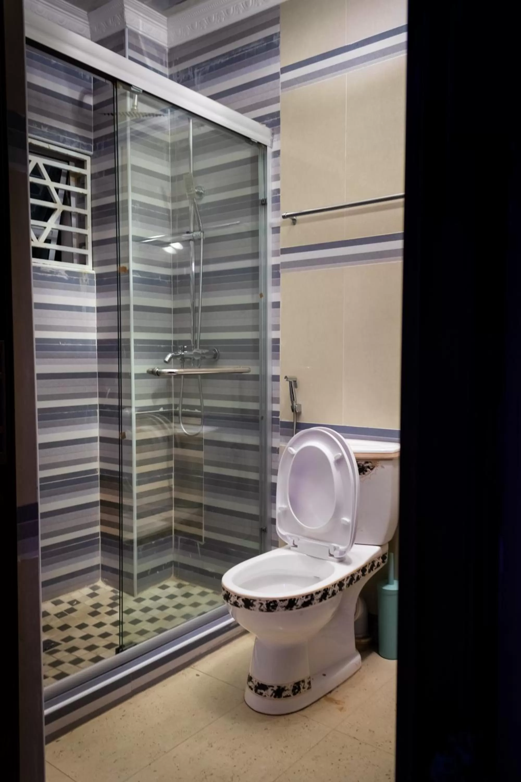 Toilet in Gold Crown International Hotel Johannesburg