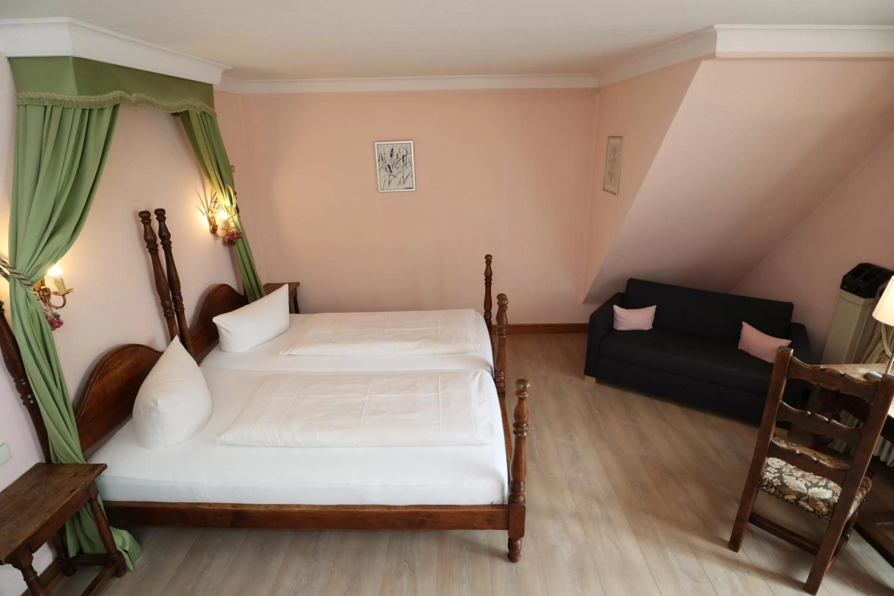 Bed in Schwarzwaldhotel Stollen