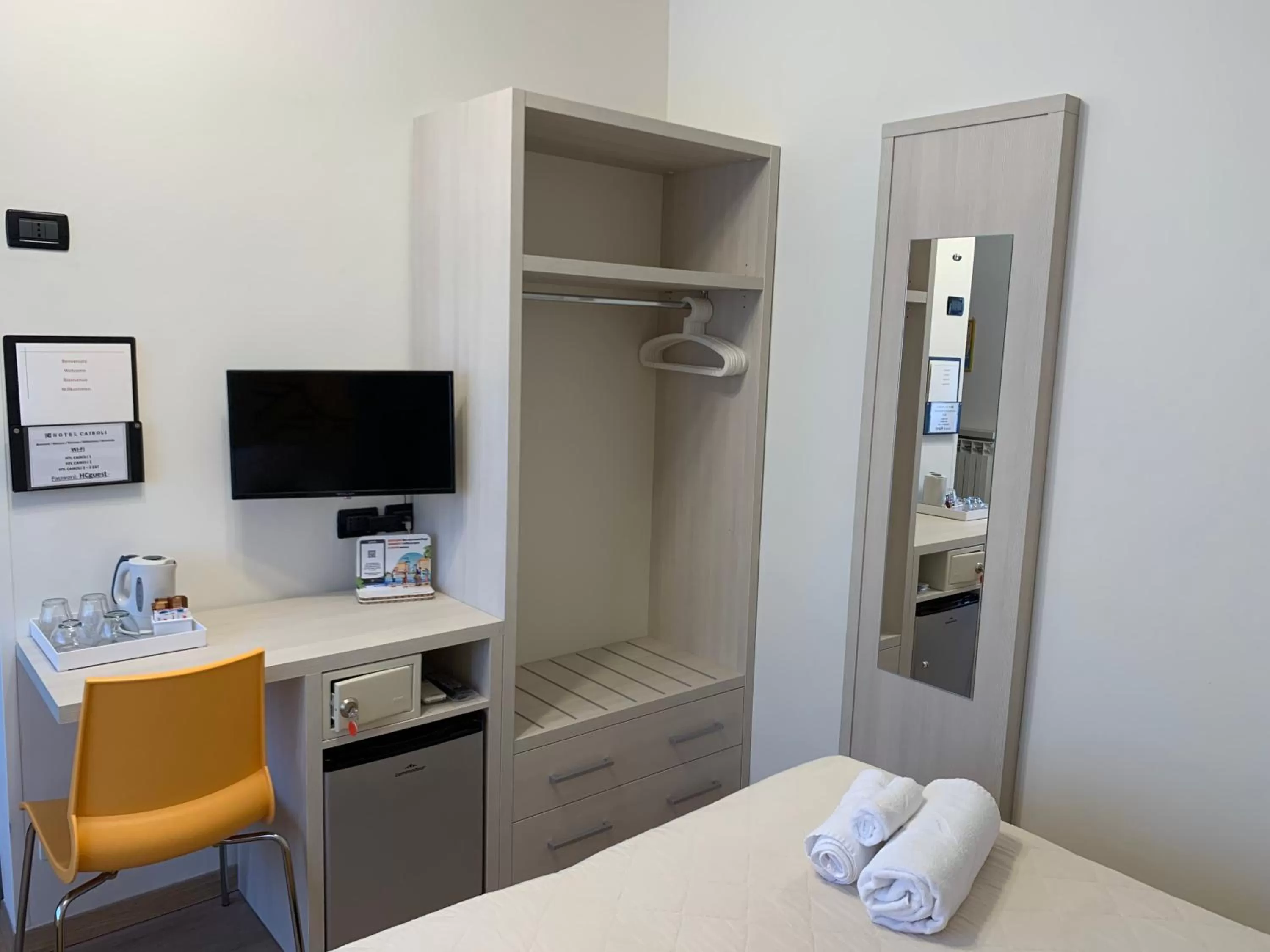 Bed in Hotel Cairoli