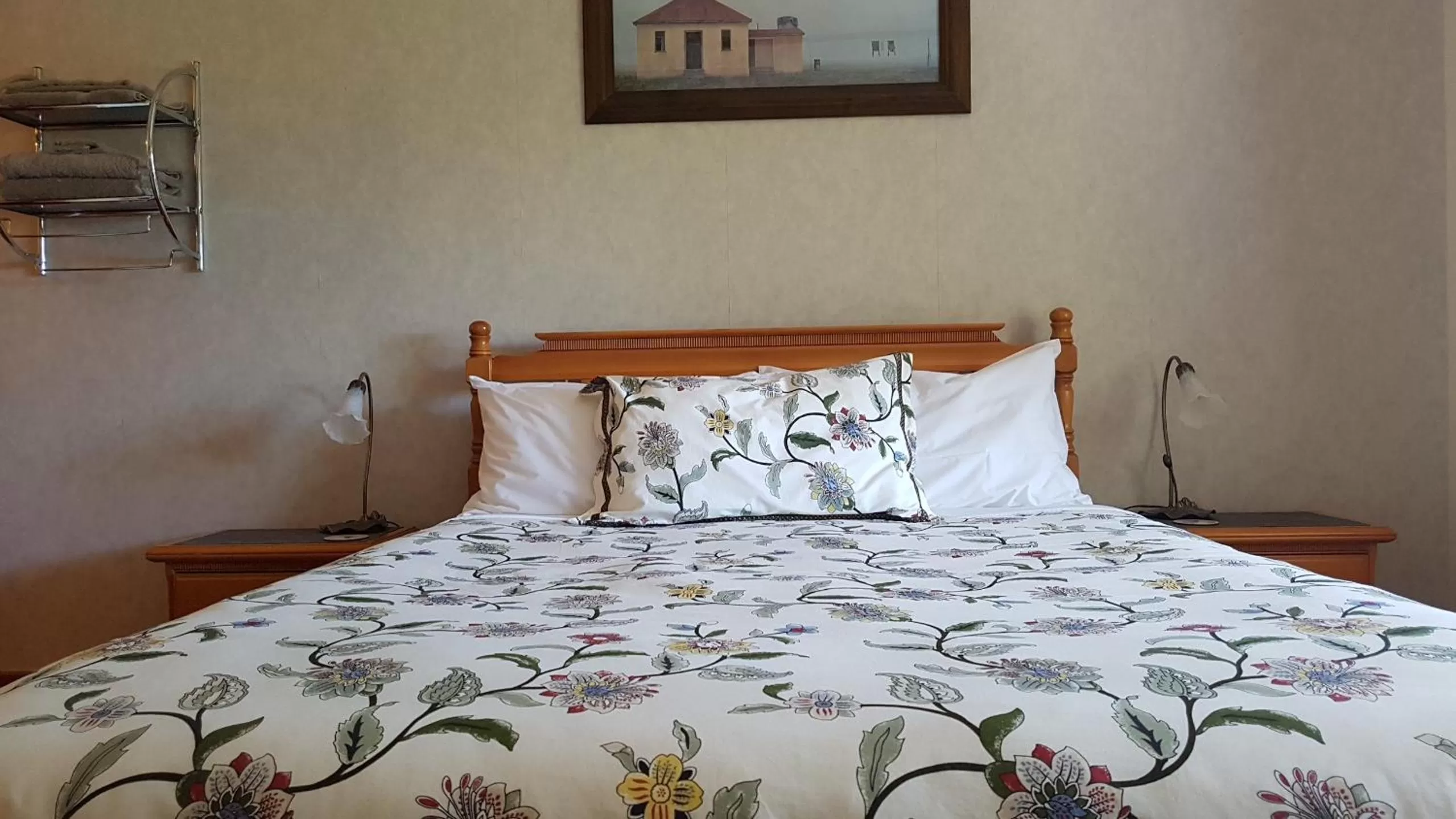 Bed in Olde Mill House B&B & Bike2Wine cycle hire