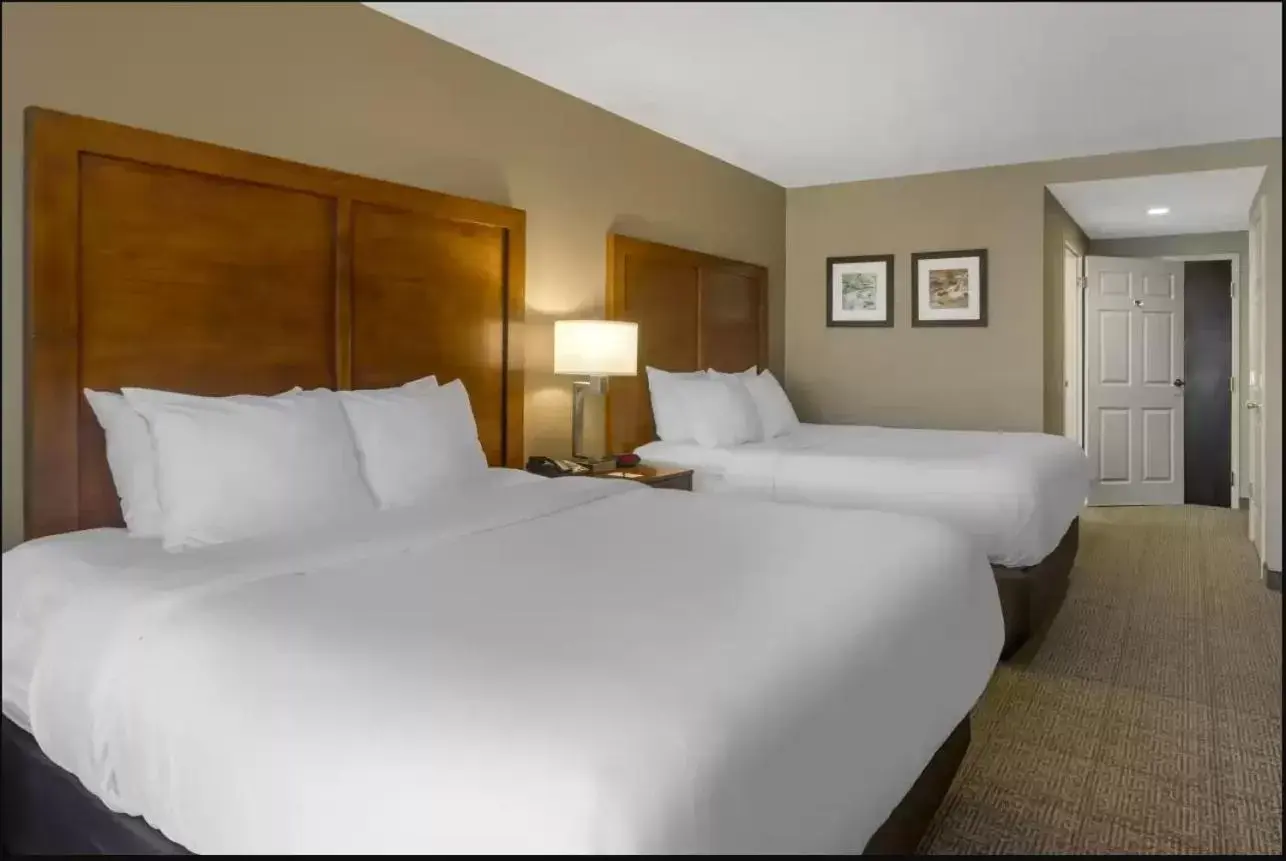 Bed in Comfort Inn & Suites Peachtree Corners