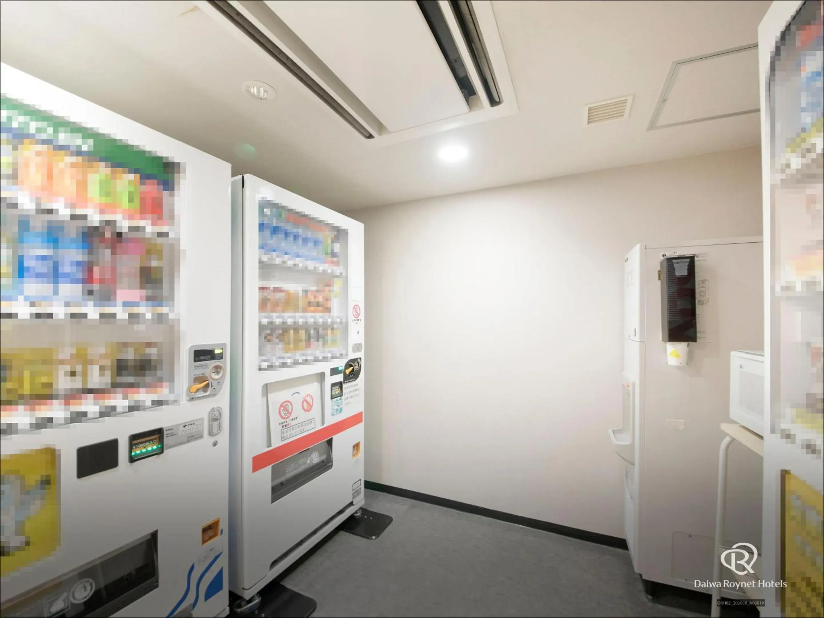 vending machine in Daiwa Roynet Hotel Kawasaki