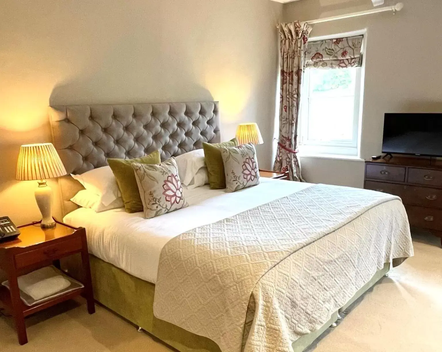 Bedroom, Bed in Beryl Country House