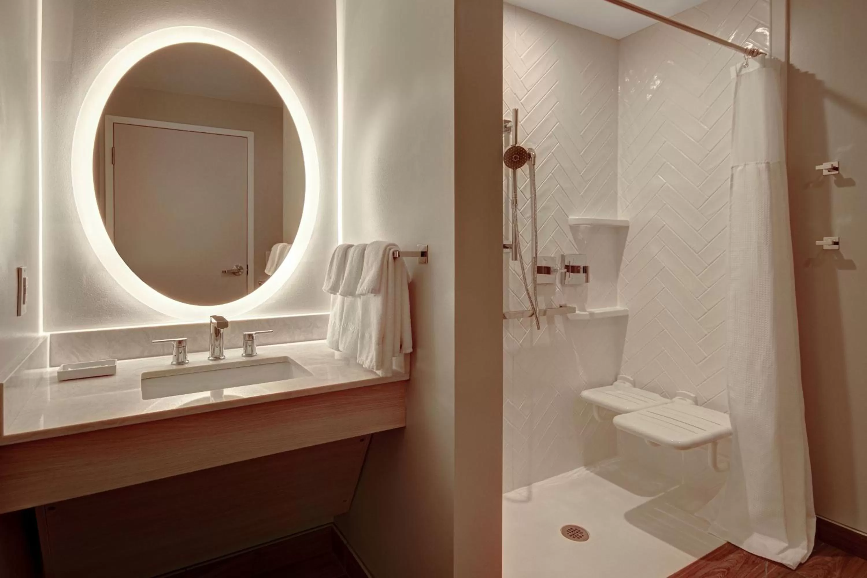 Bathroom in TownePlace Suites by Marriott Cincinnati Airport South
