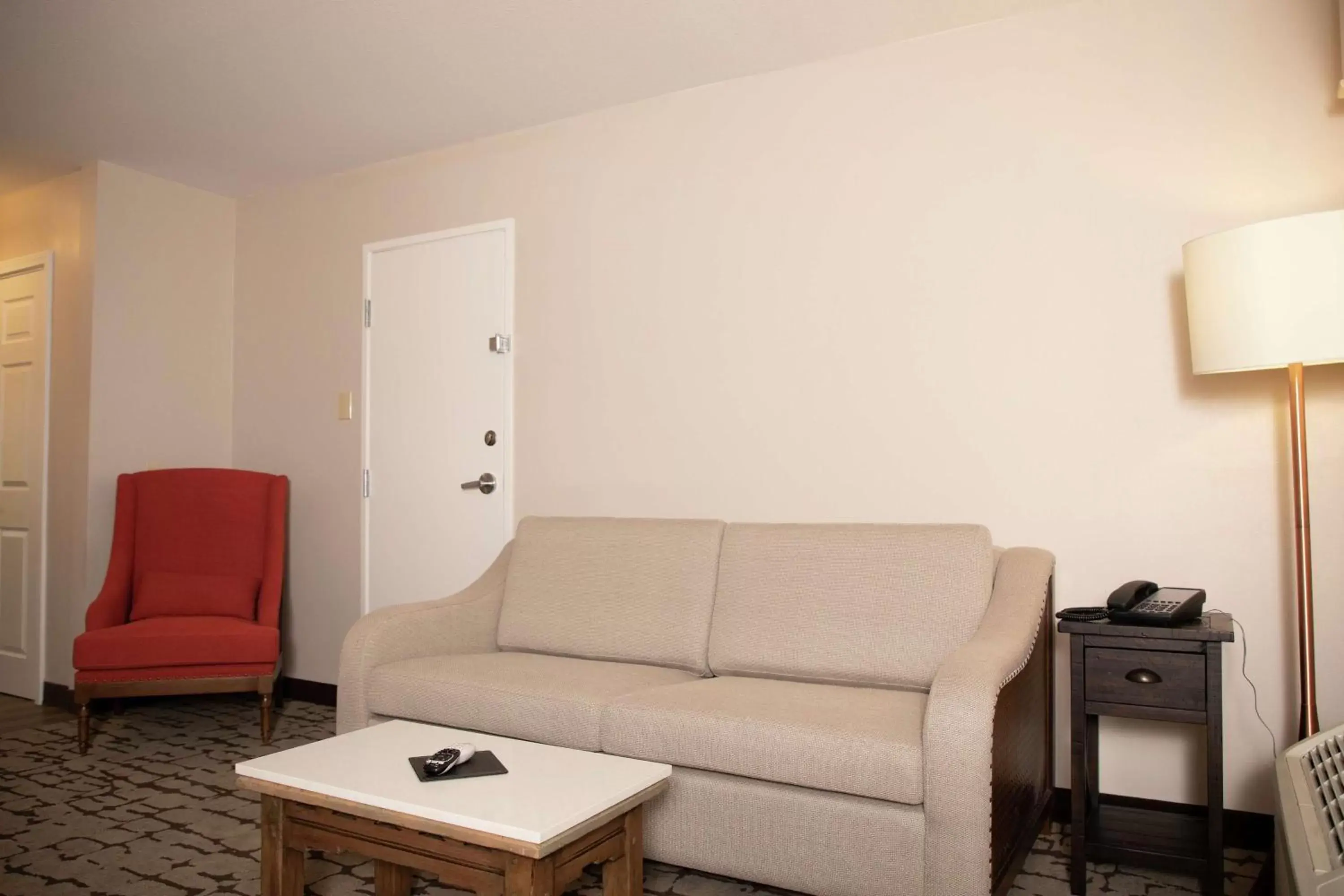 Living room, Seating Area in Hotel Don Fernando De Taos, Tapestry Collection By Hilton