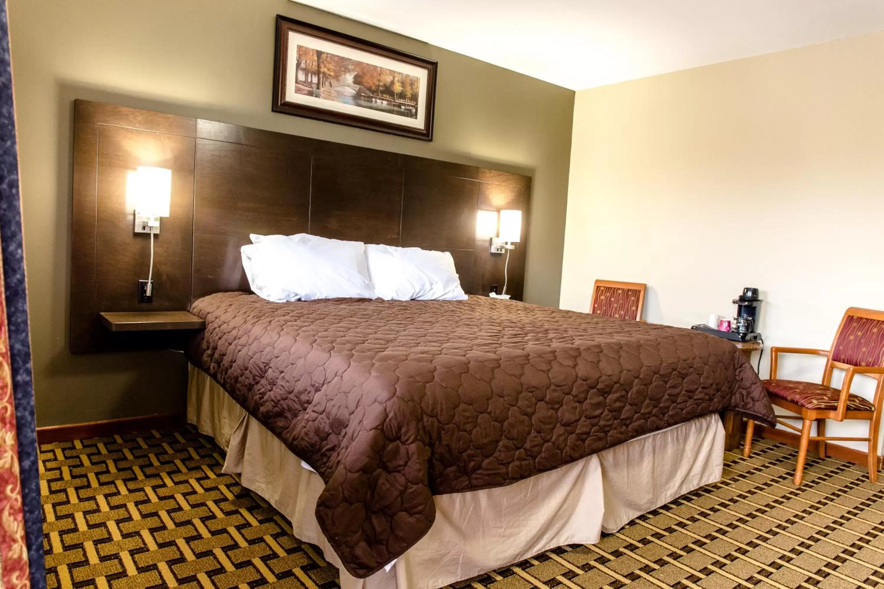 Photo of the whole room, Bed in Cedar Lodge Motel