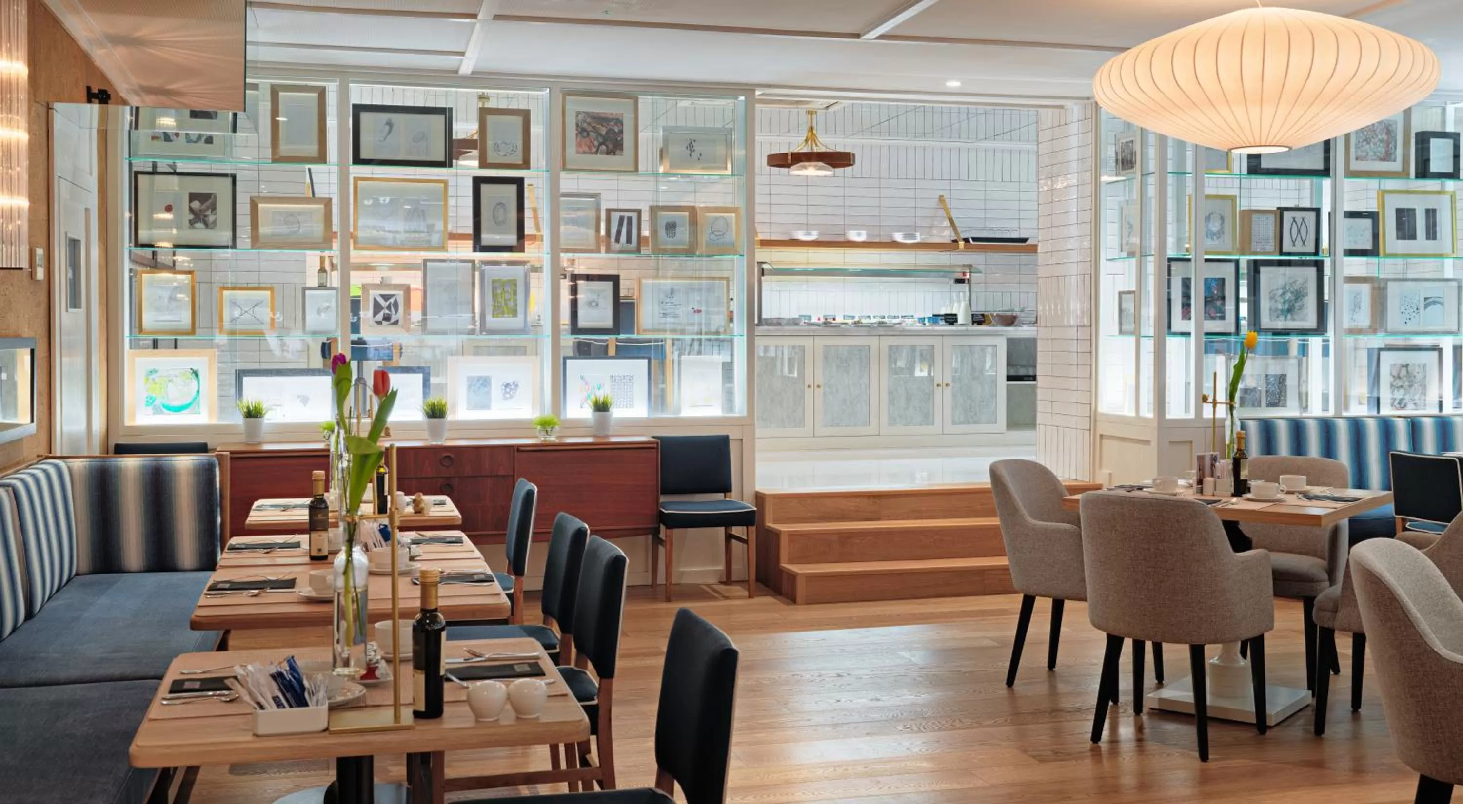 Restaurant/places to eat in H10 Puerta de Alcalá 4 Sup