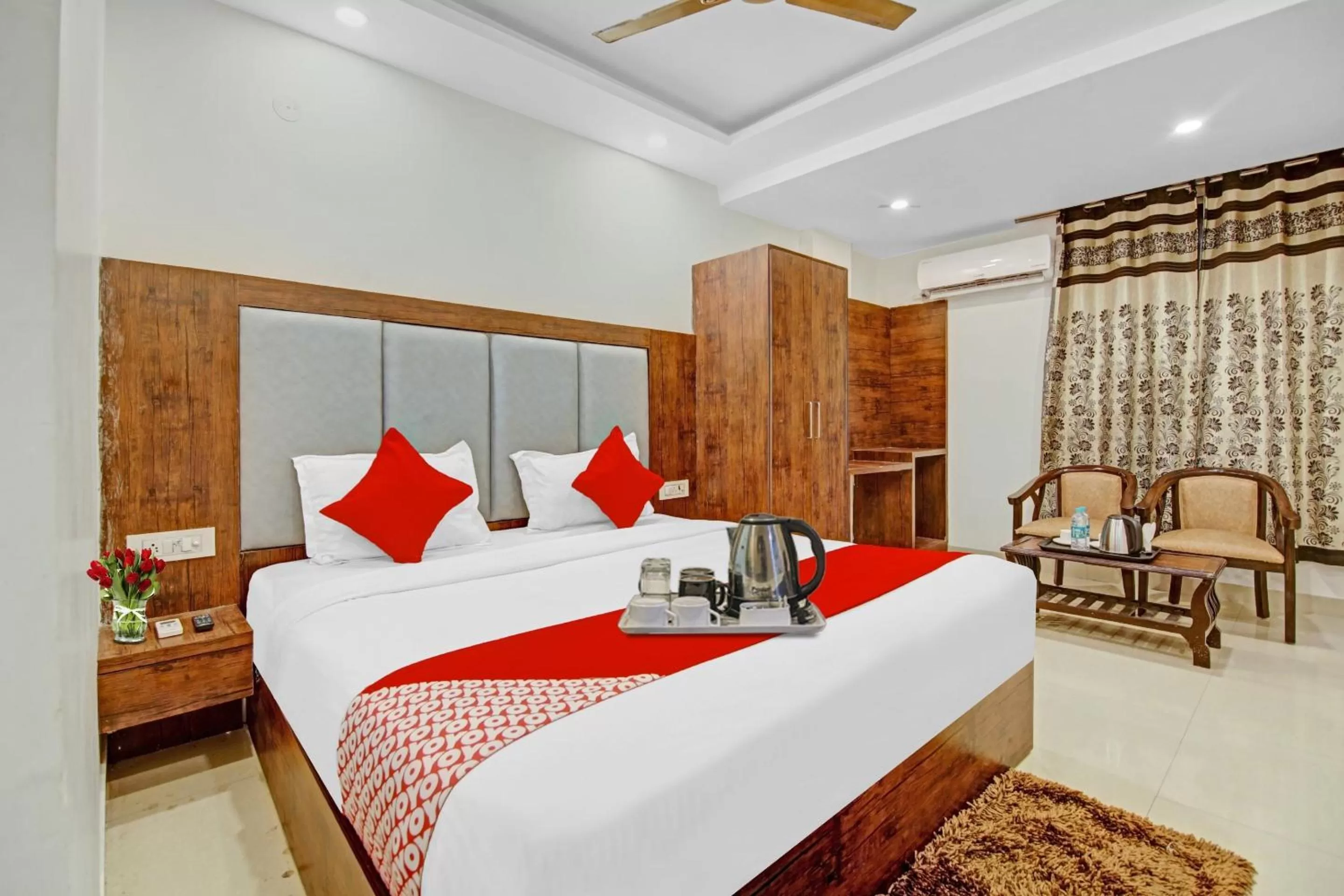Bedroom in Super OYO Flagship Hotel Tez Plaza