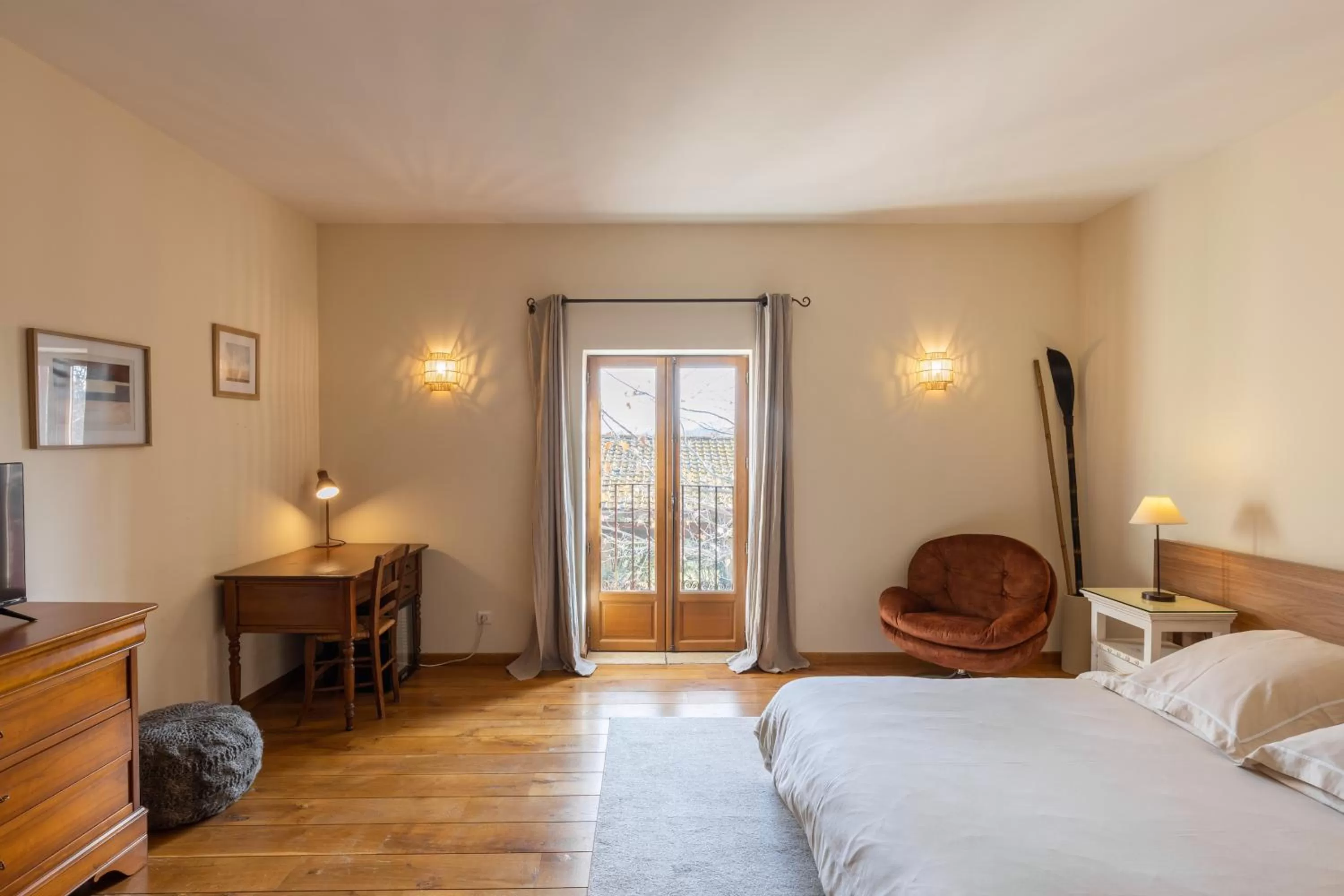 Photo of the whole room in WAYA à Domaine Saint Domingue