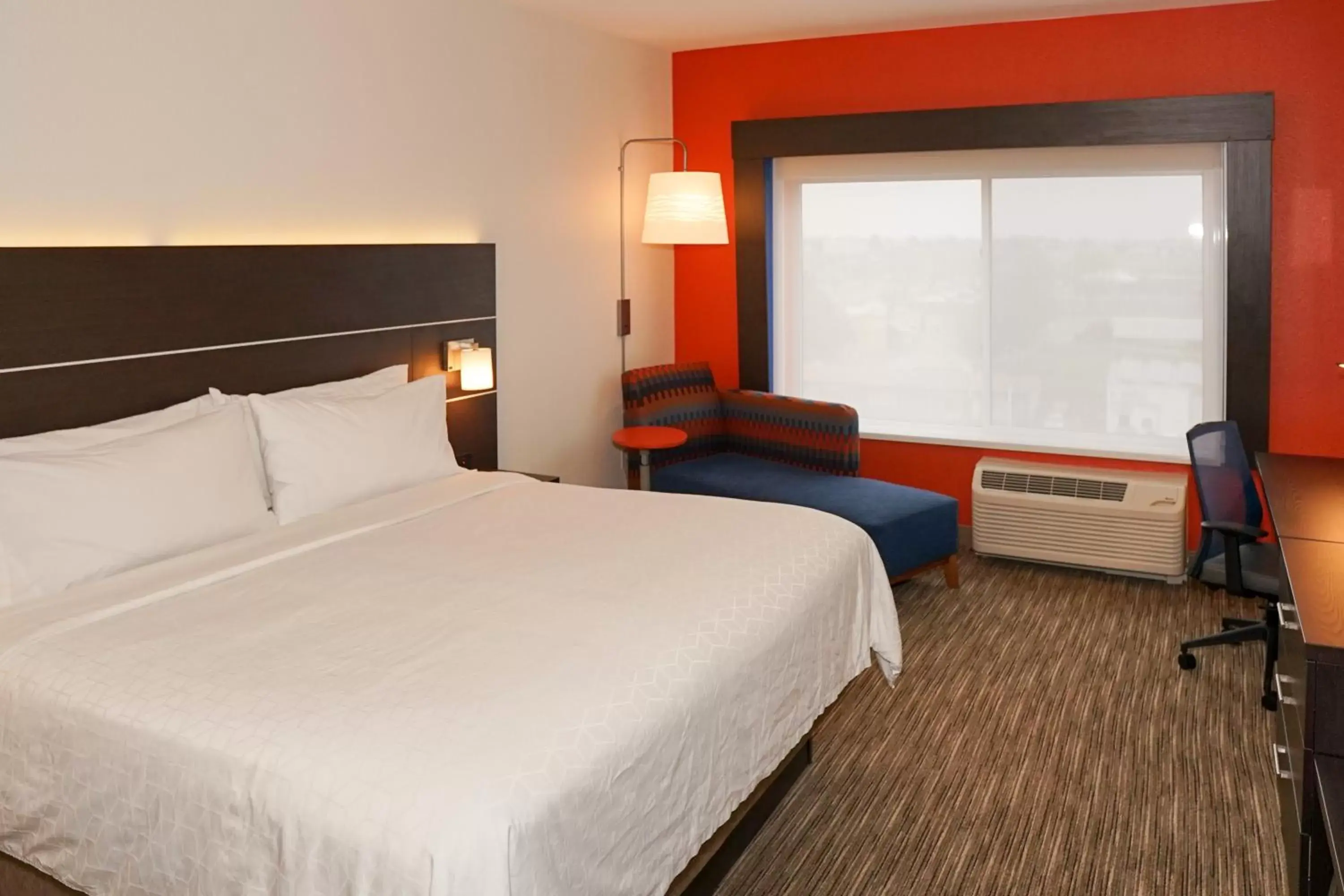 Photo of the whole room, Bed in Holiday Inn Express & Suites - Aurora Medical Campus, an IHG Hotel