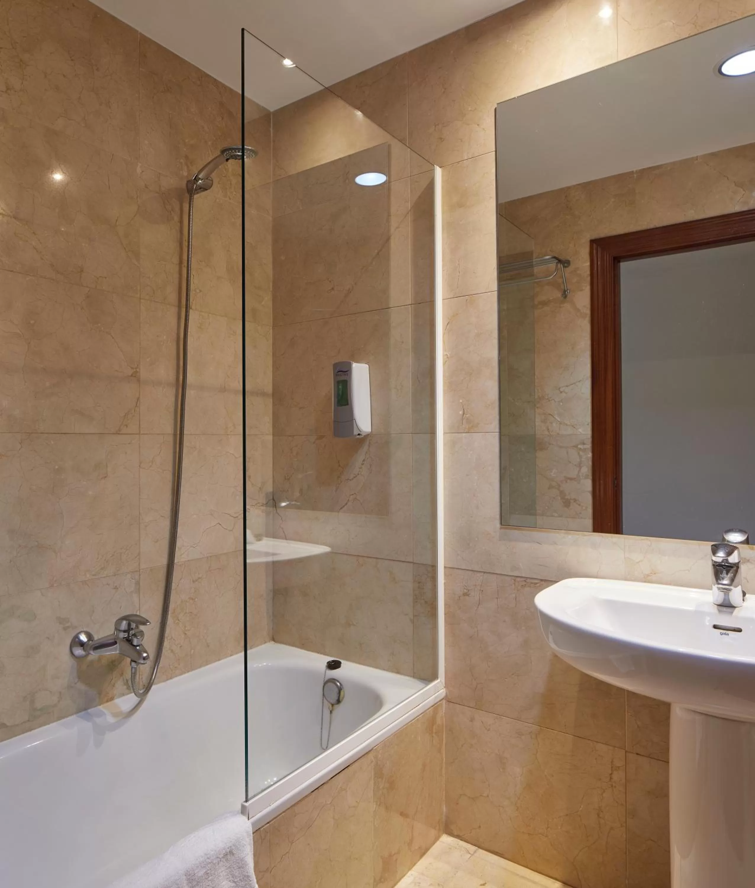 Double or Twin Room in Hotel Logroño Avda de Madrid 25