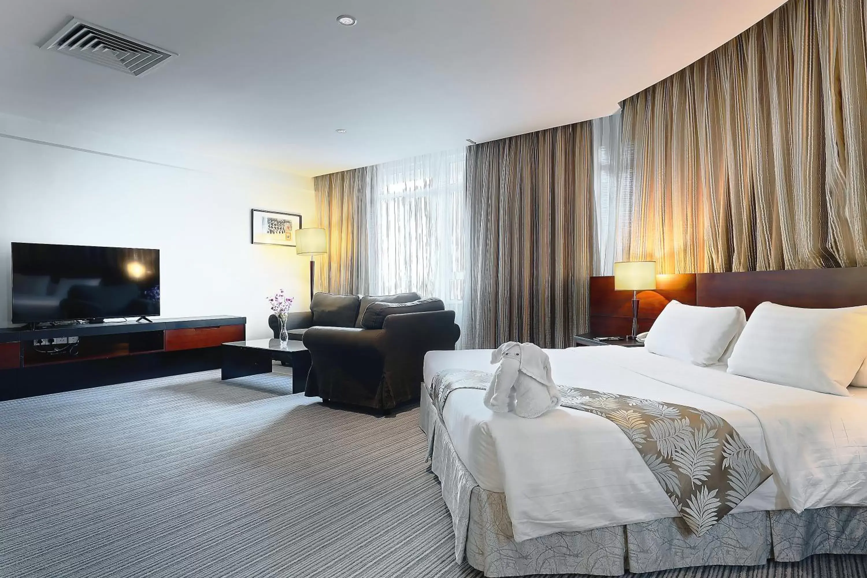 Bed, TV/Entertainment Center in Hotel Sixty3