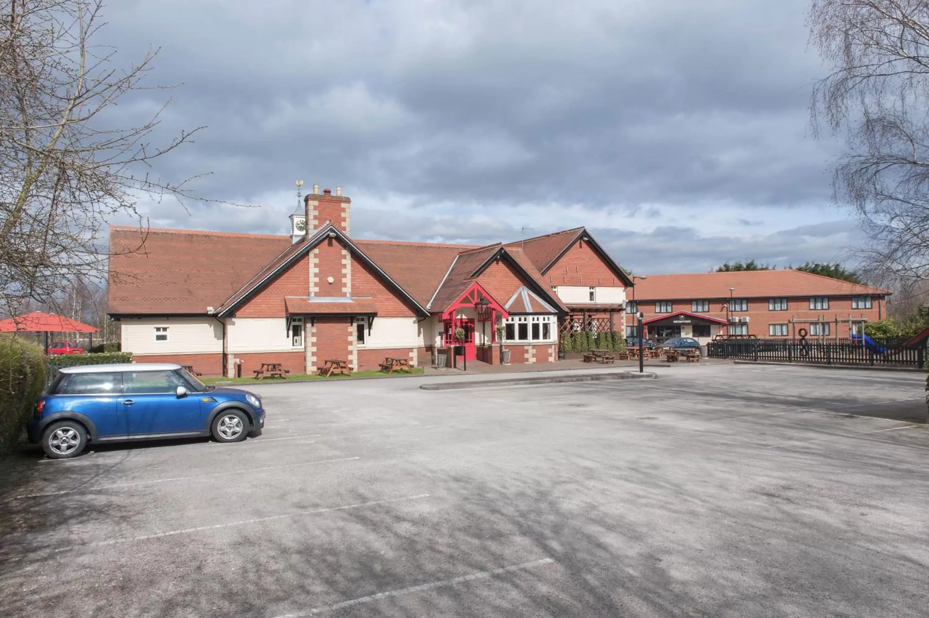 Facade/entrance, Property Building in Kings Highway, Derby by Marston's Inns