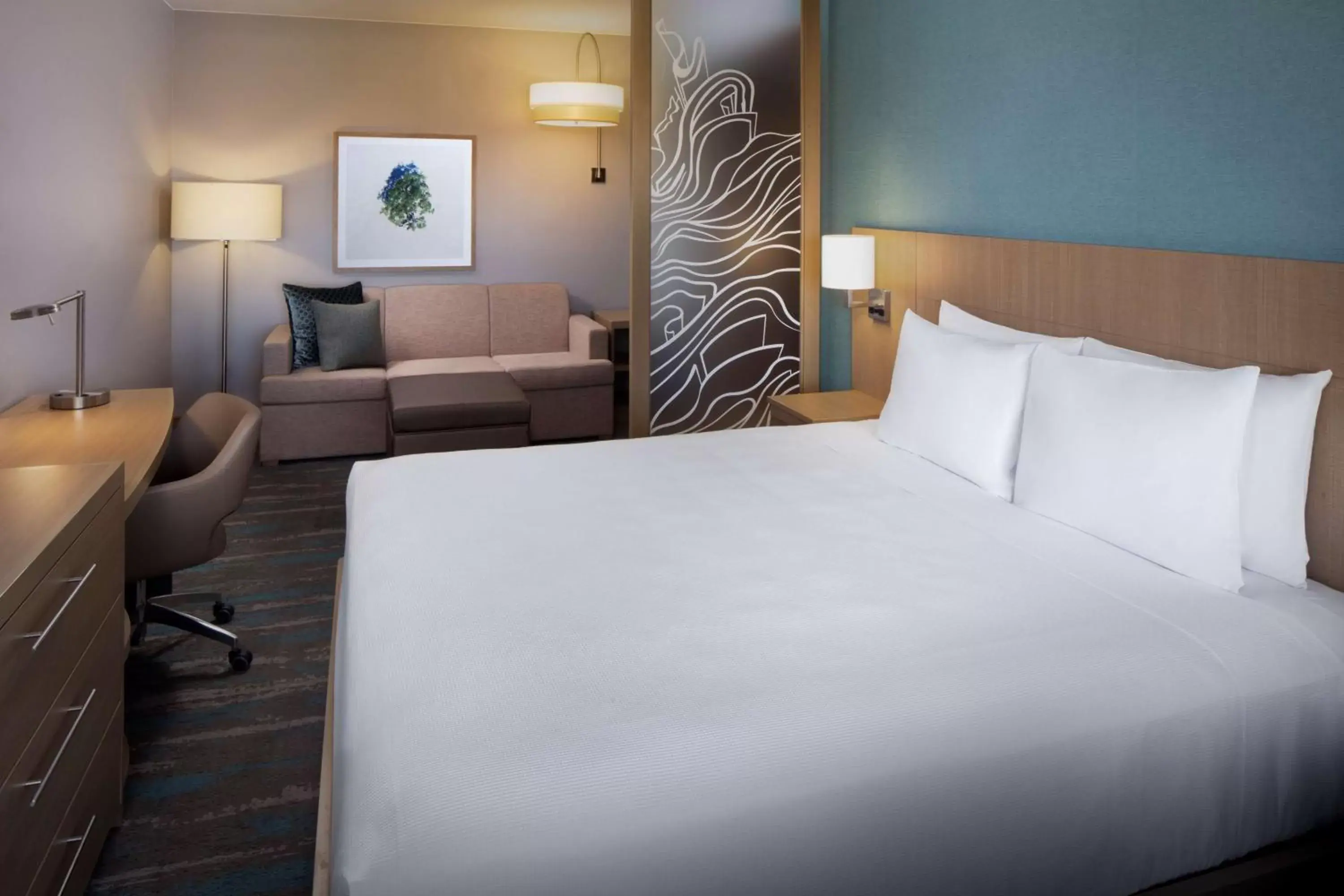 Photo of the whole room, Bed in Hyatt Place Aruba Airport