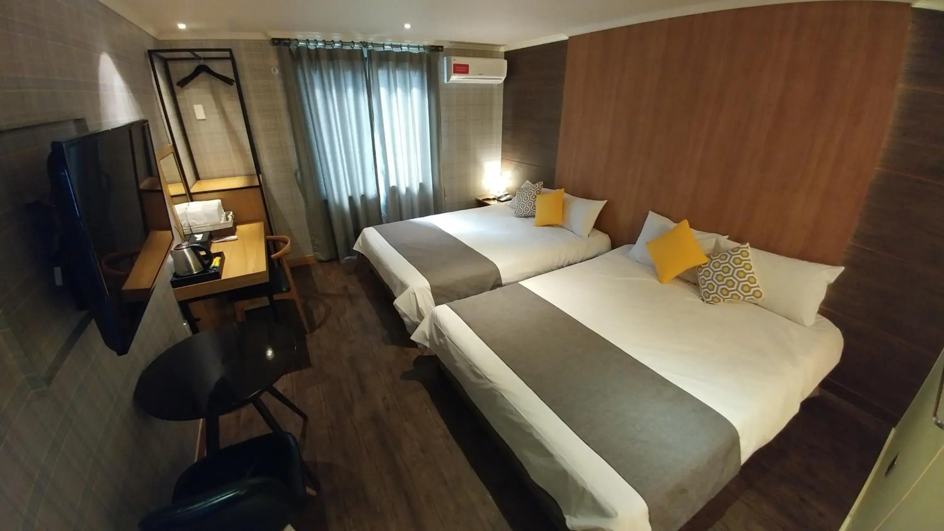 Photo of the whole room, Bed in Hotel Tong Yeondong Jeju