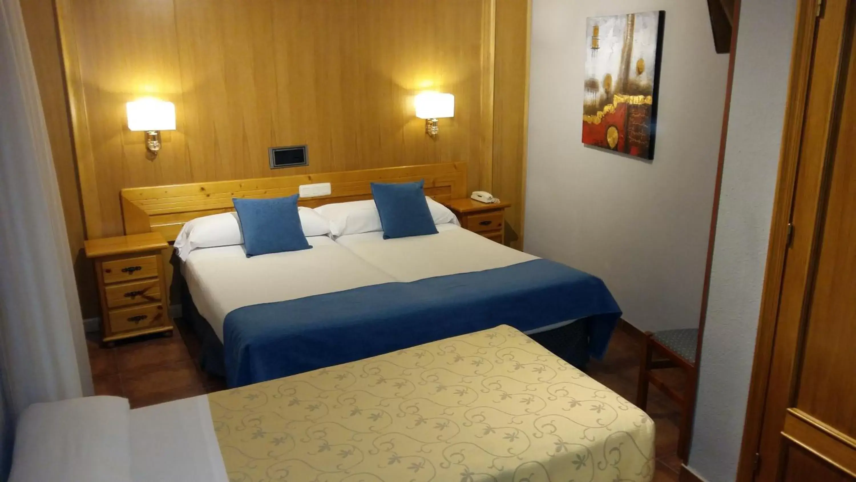 Photo of the whole room, Bed in Hotel Real De Toledo