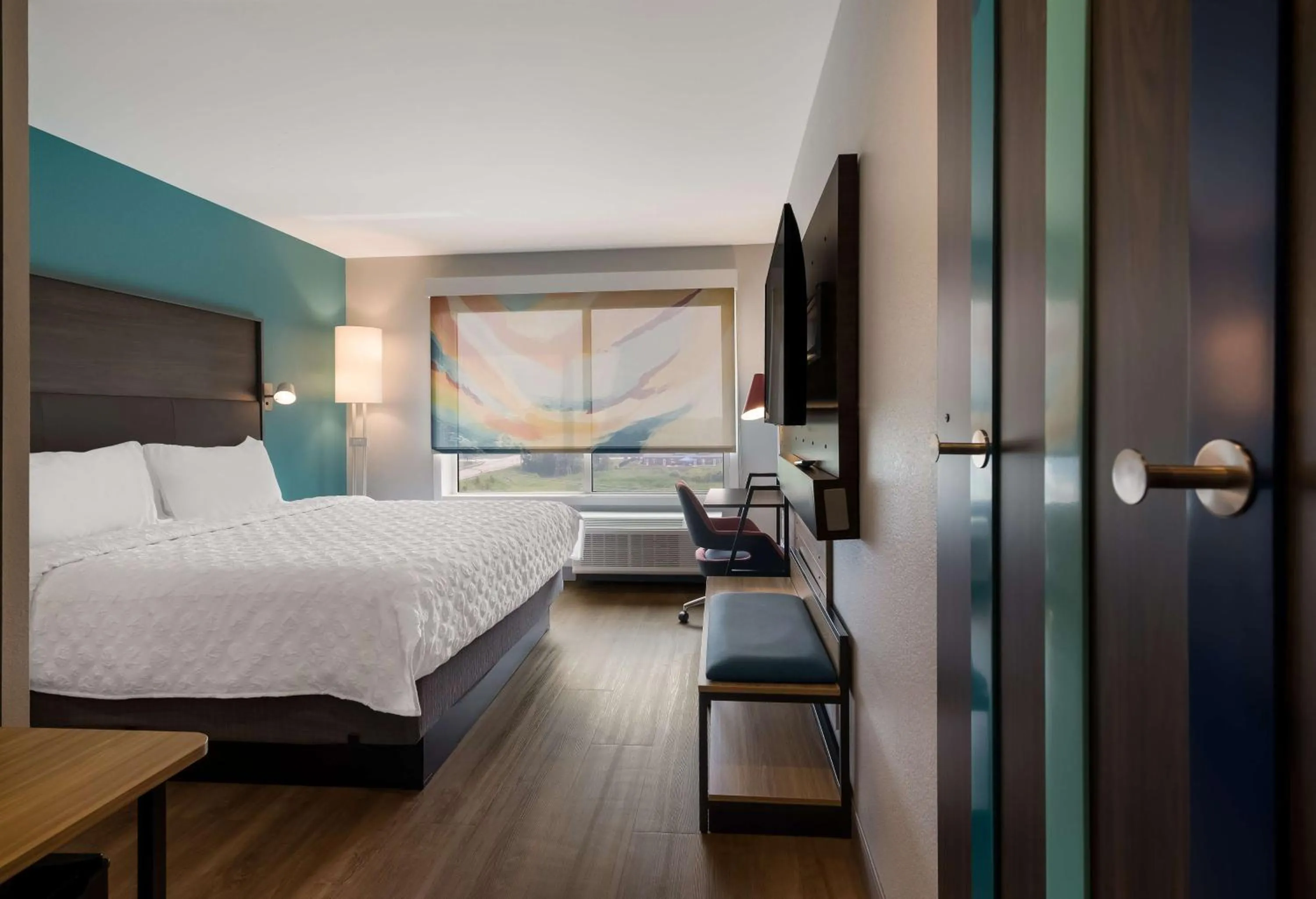 Bedroom, Bed in Tru By Hilton Novi Detroit