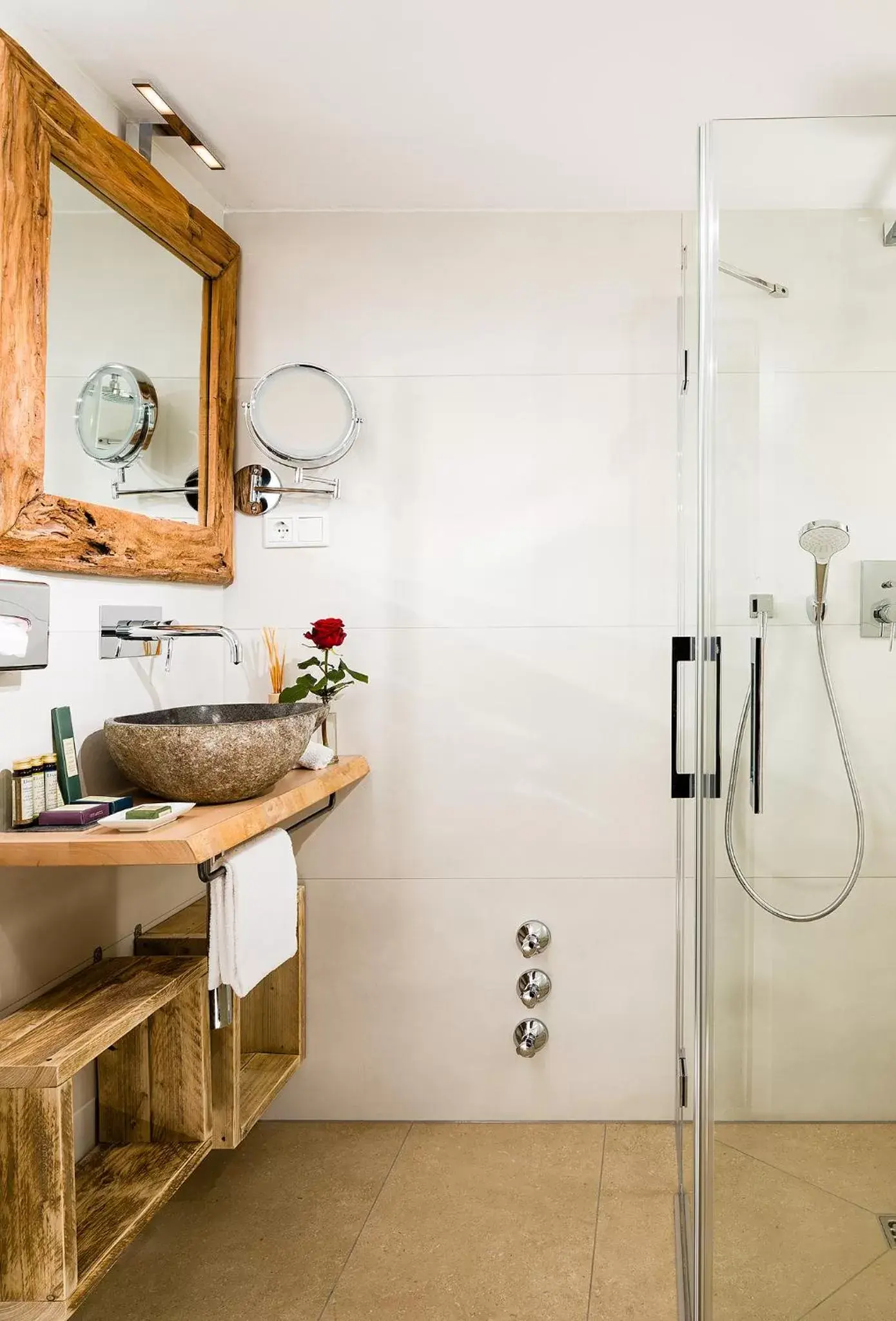 Shower, Bathroom in Berghotel Rehlegg