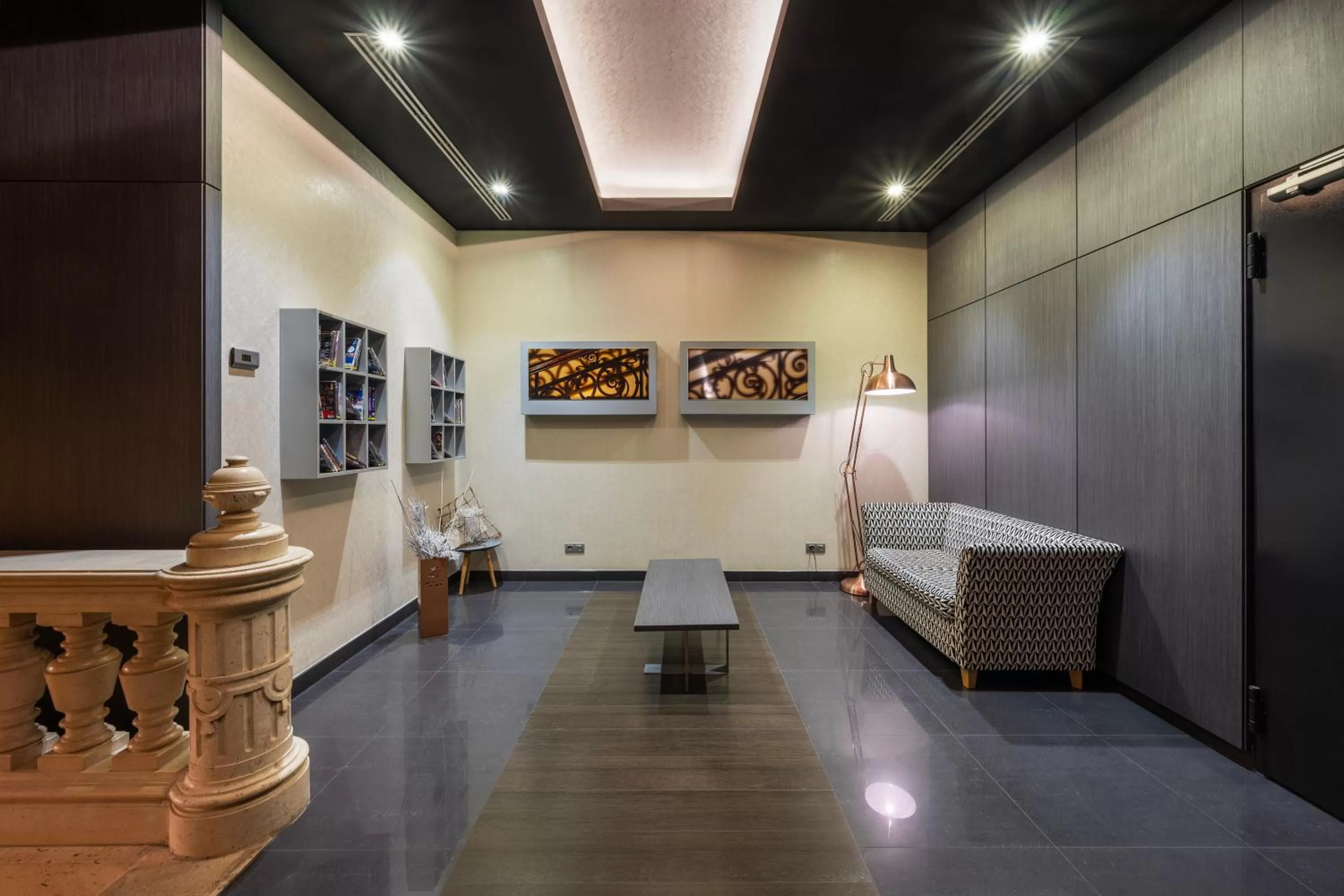 Library in Eurostars Palazzo Zichy