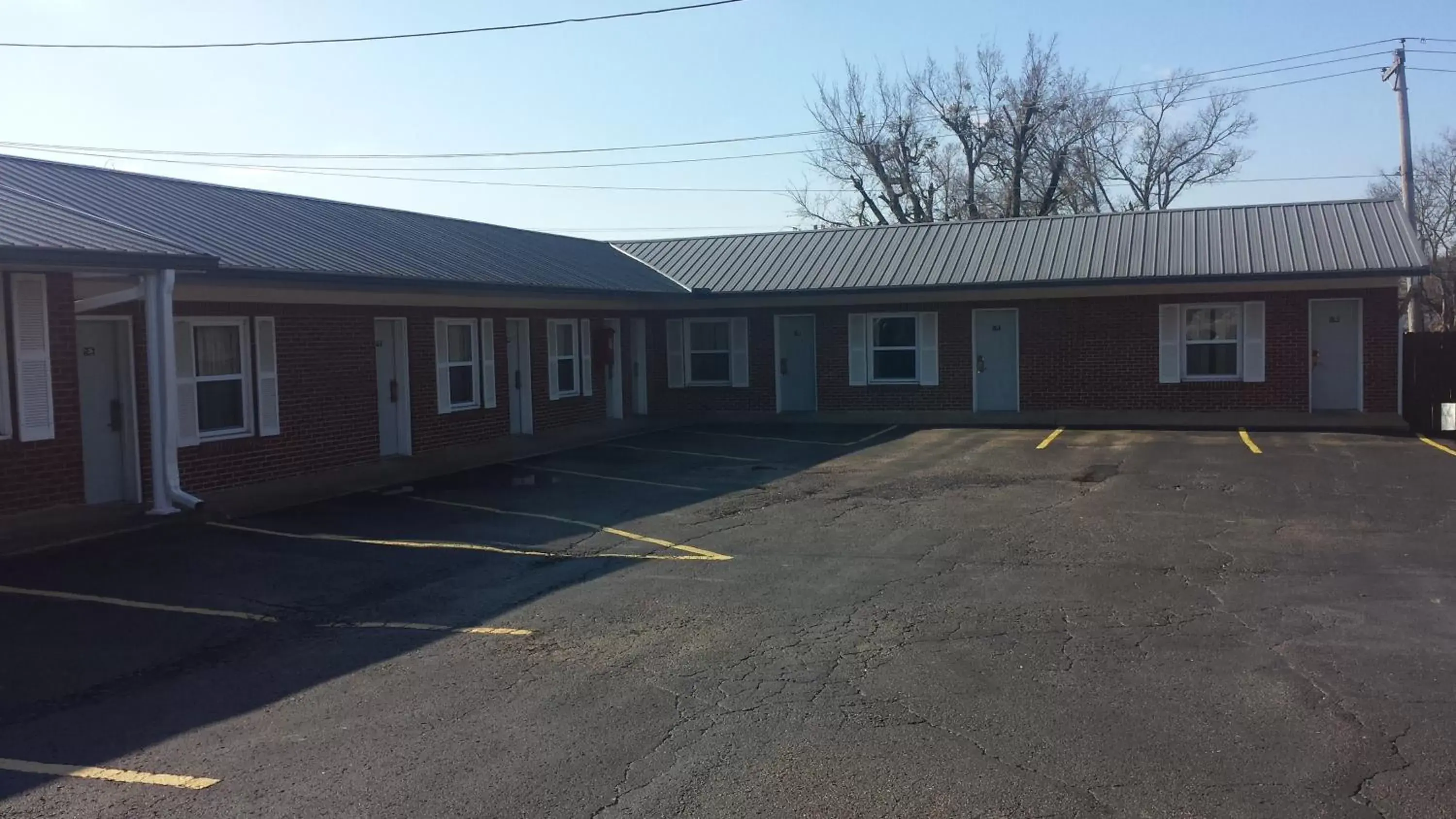 Property Building in Savannah Motel