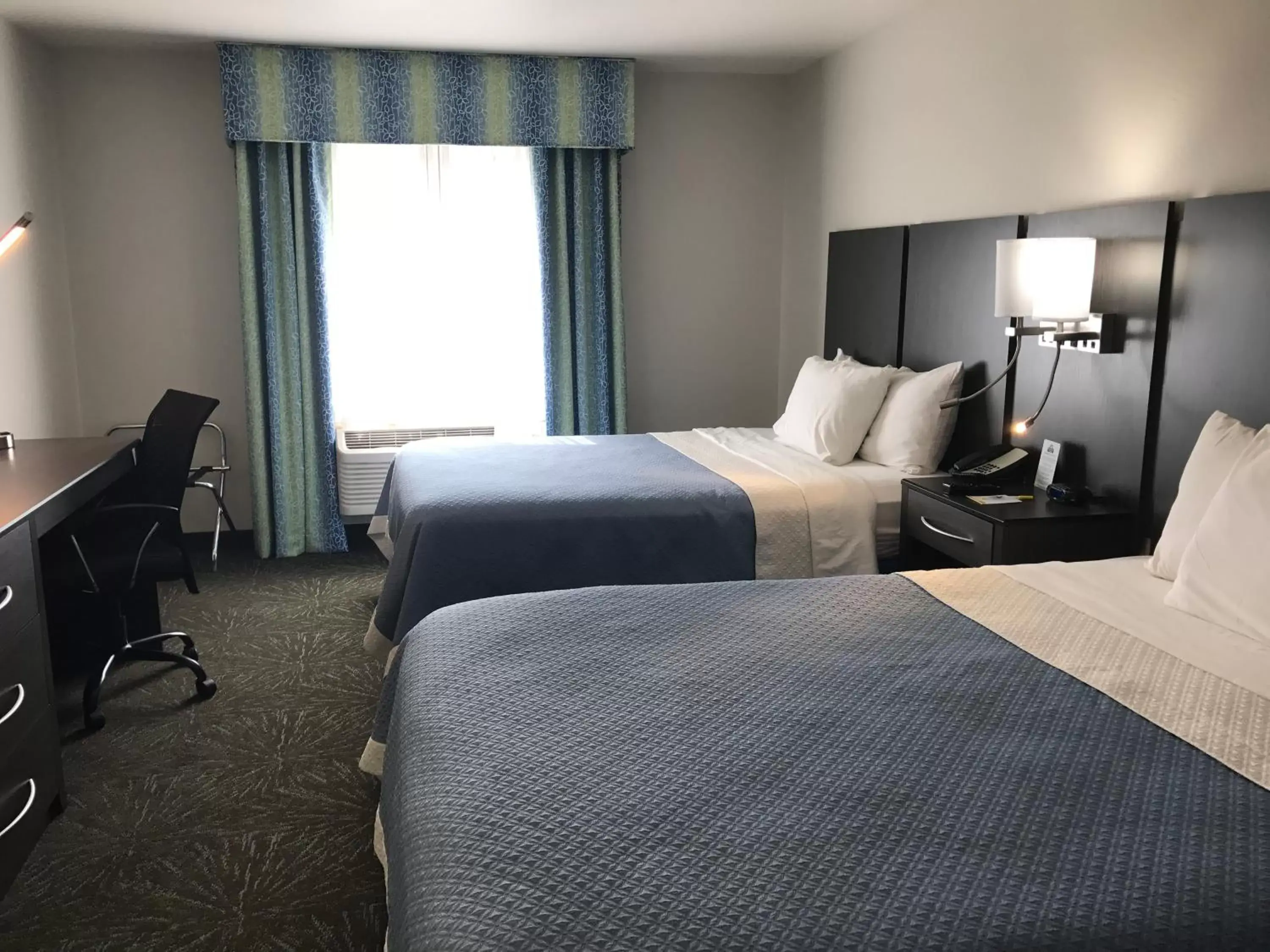 Photo of the whole room, Bed in Days Inn & Suites by Wyndham East Flagstaff