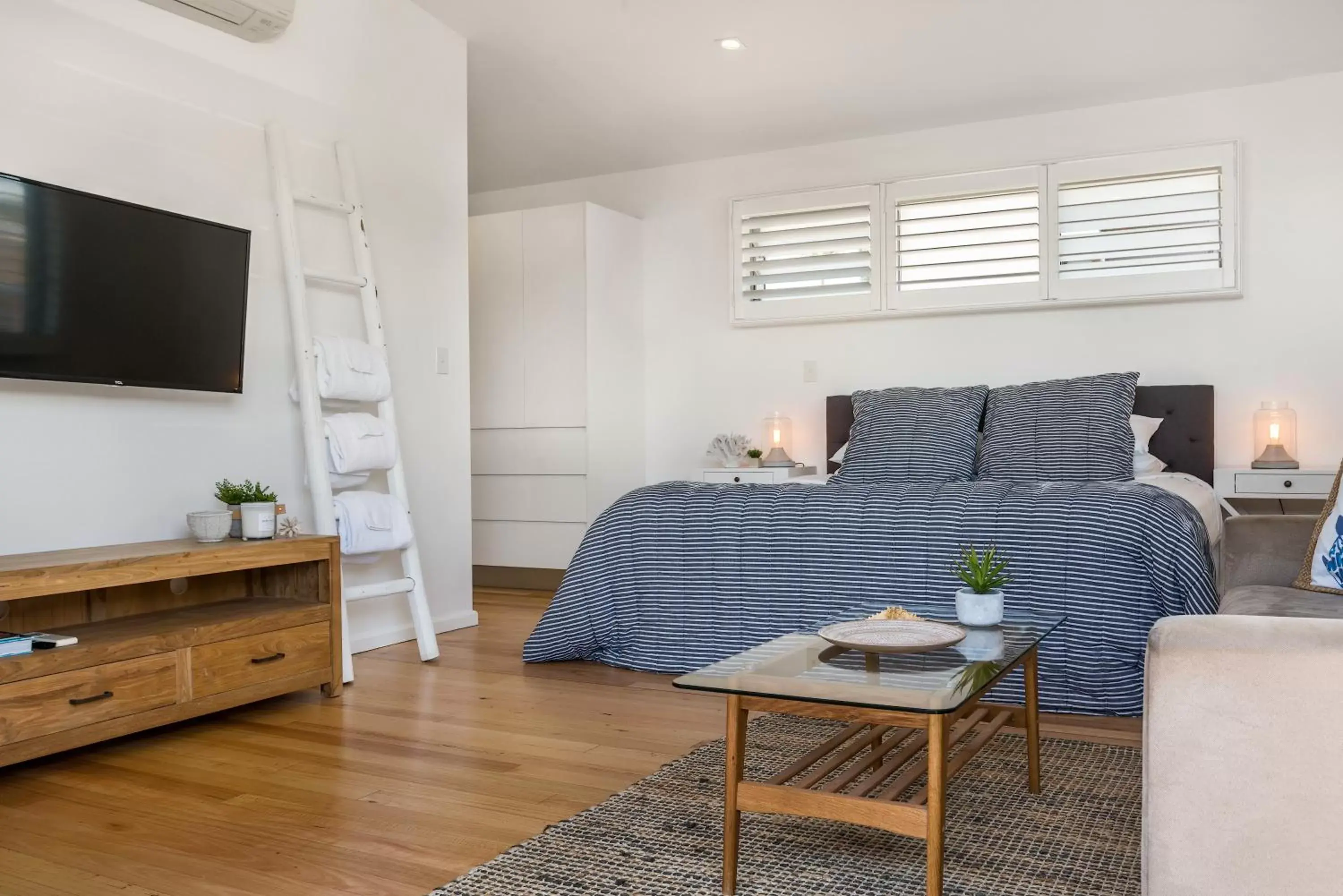 Bedroom, TV/Entertainment Center in Aloha Byron Bay