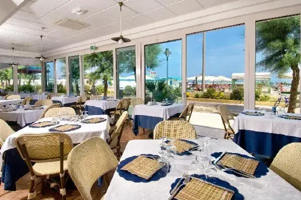 Restaurant/Places to Eat in Hotel Resort Marinella