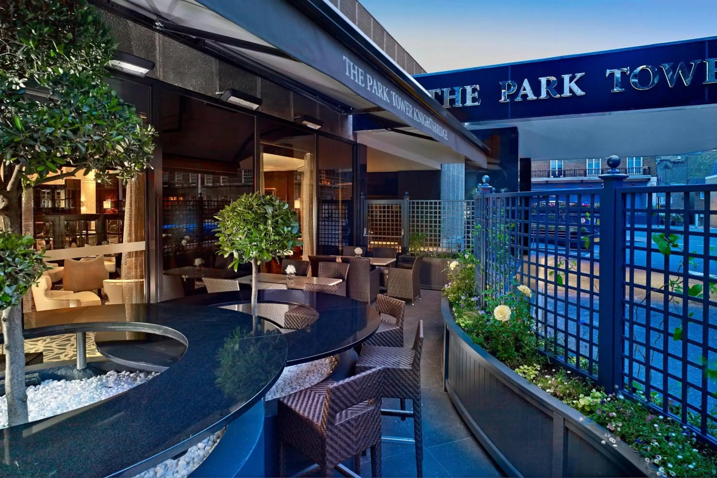 Restaurant/places to eat, Swimming Pool in The Park Tower Knightsbridge, a Luxury Collection Hotel, London