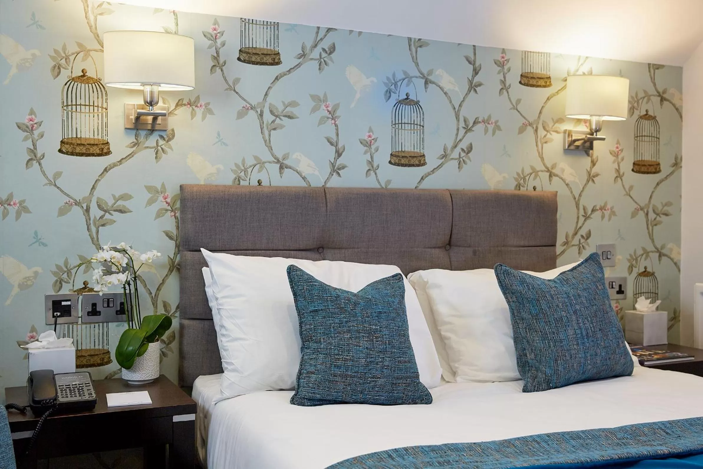 Other, Bed in Mandolay Hotel Guildford