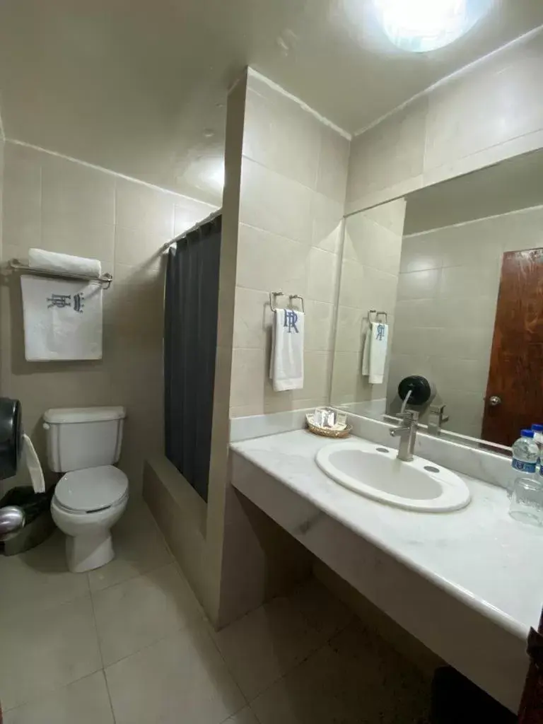 Bathroom in Hotel Real de La Barca