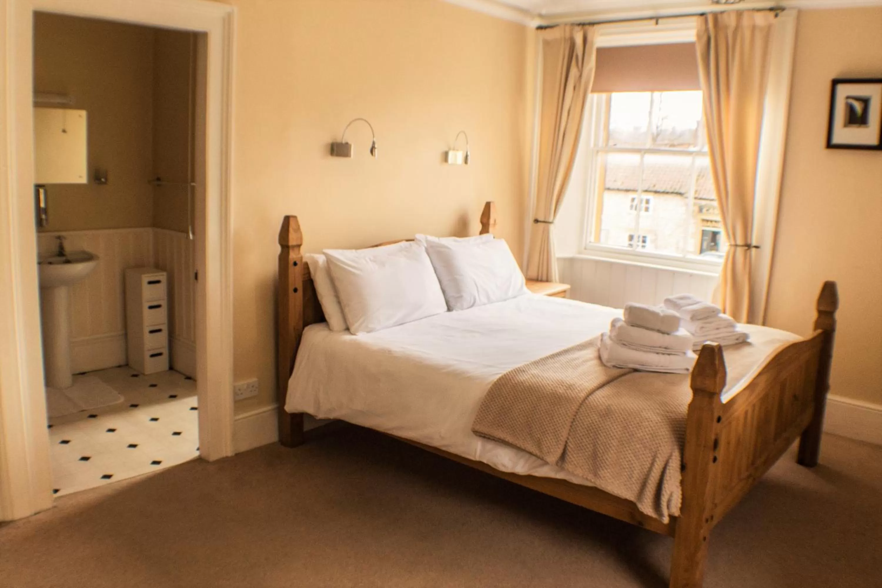 Bedroom, Bed in The Royal Oak Hotel