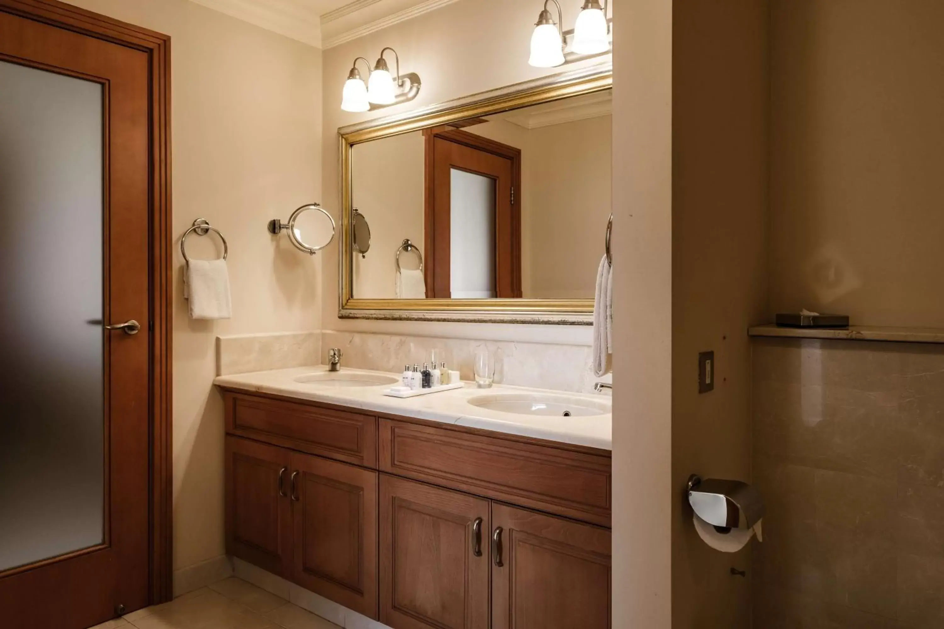 Bathroom in Radisson Blu Resort & Spa, Malta Golden Sands