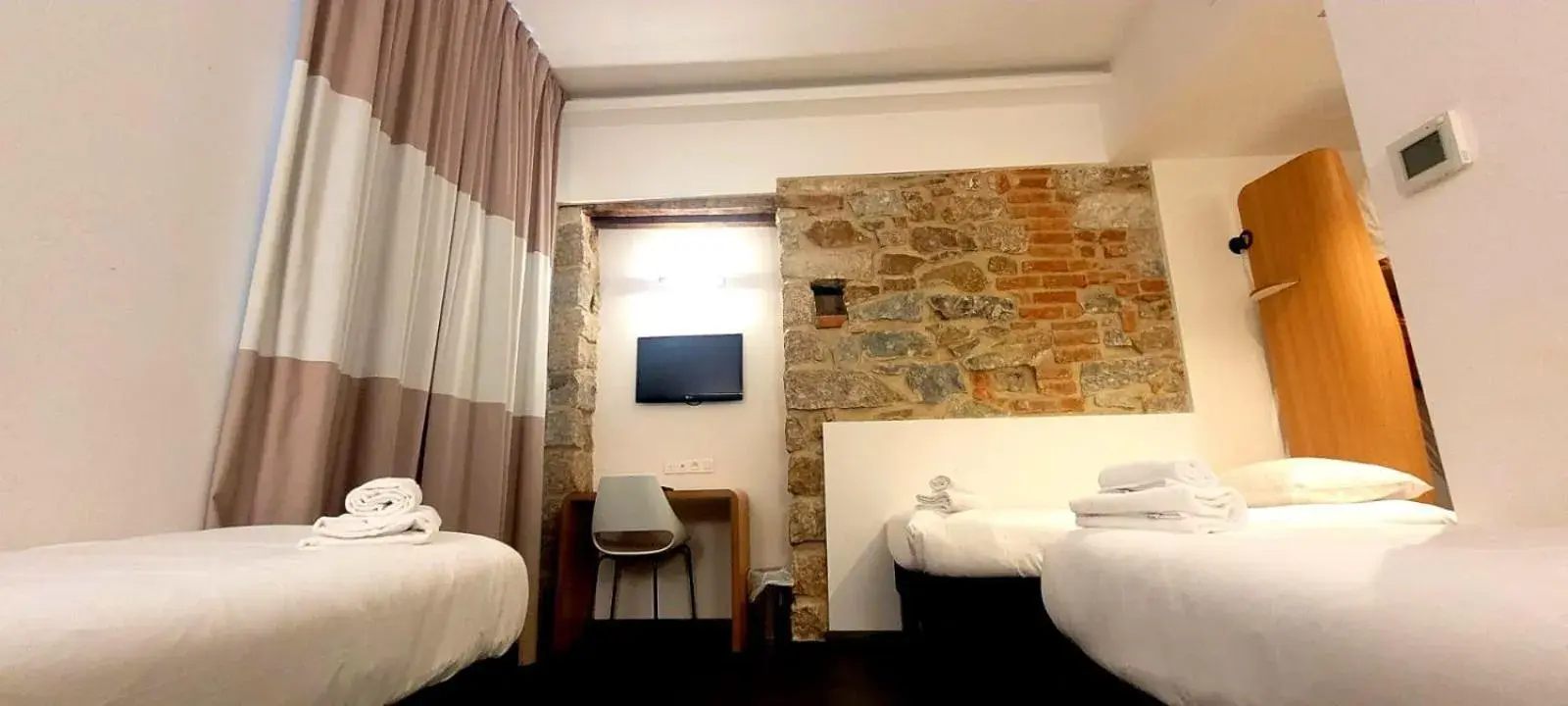 Bed in Kalliste Hotel