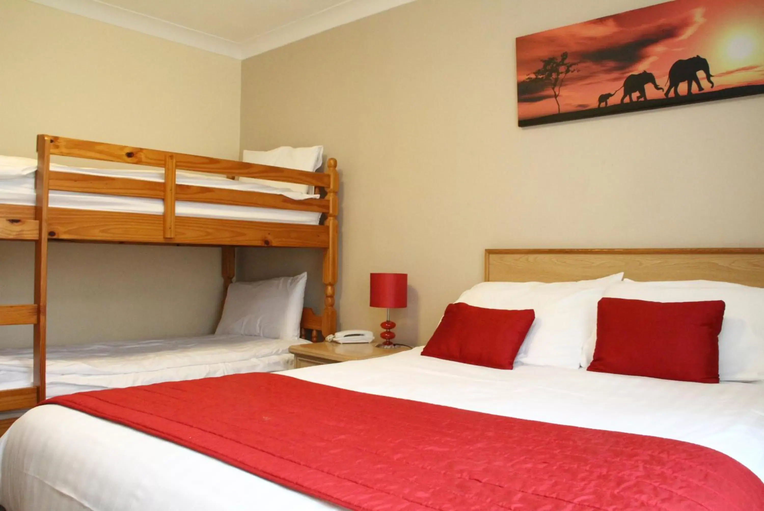 Bedroom, Bunk Bed in Exeter Court Hotel
