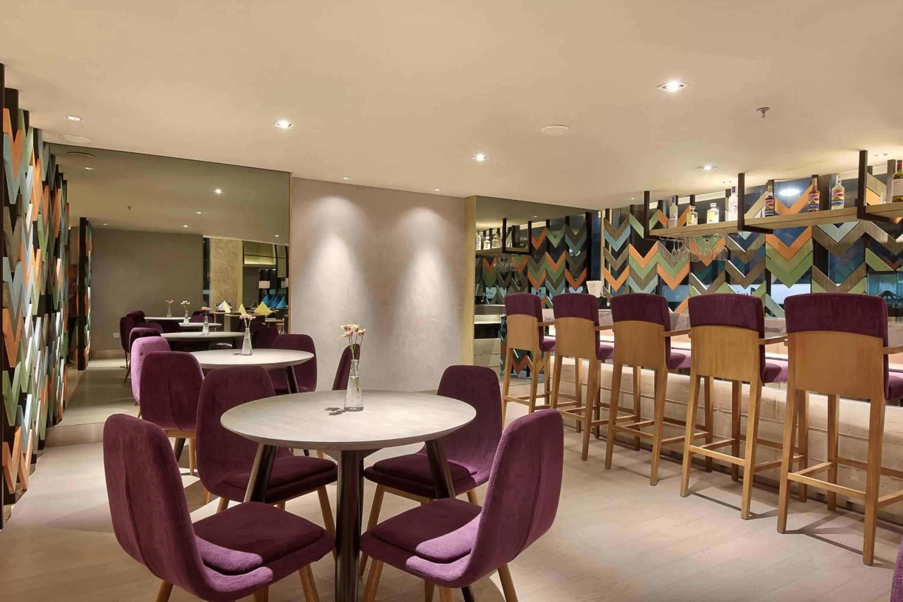 Lounge or bar in Swiss-Belinn Simatupang Lounge or bar in Swiss-Belinn Simatupang