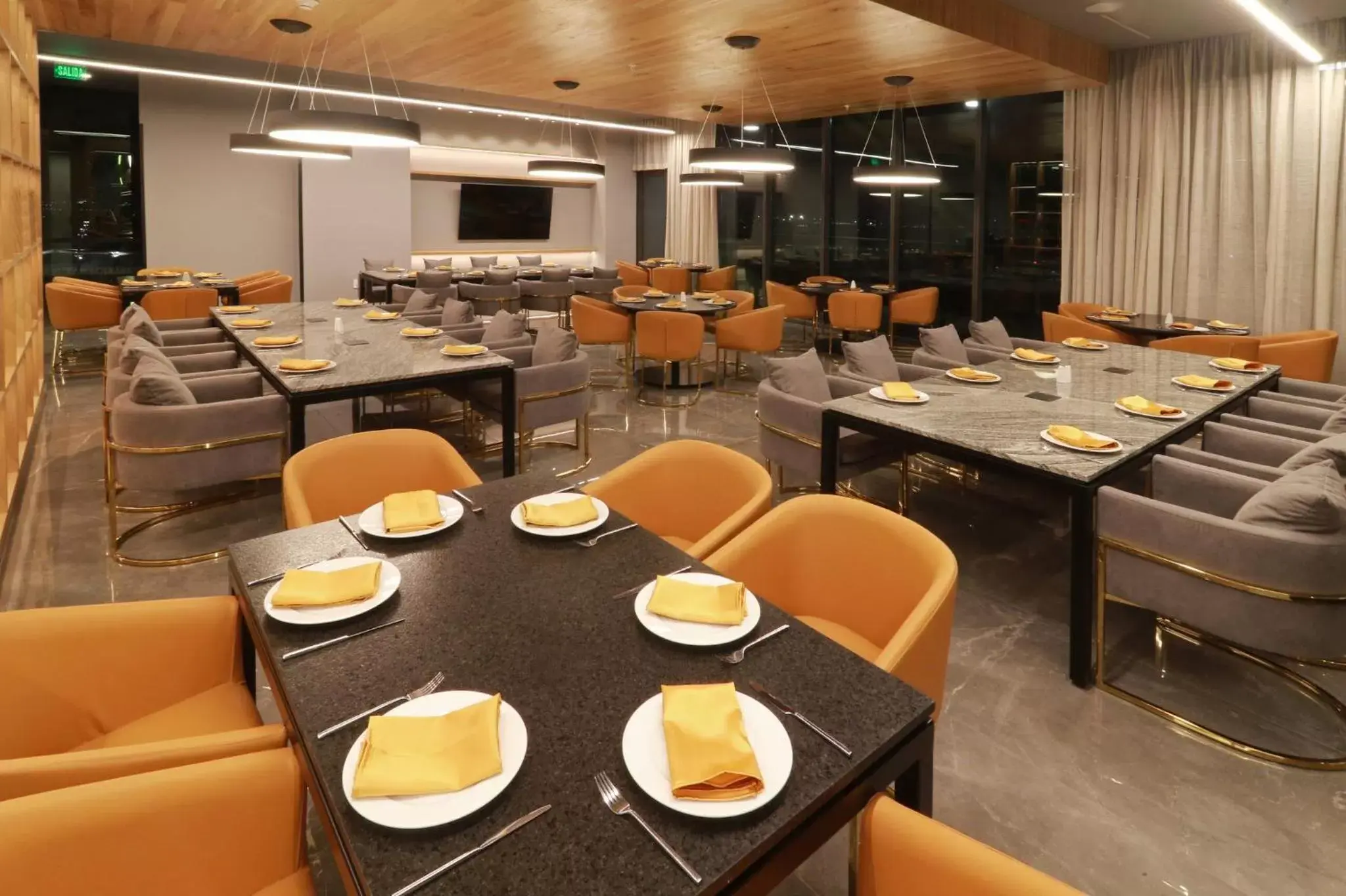 Restaurant/Places to Eat in Holiday Inn & Suites - Mexico Felipe Angeles Airport, an IHG Hotel