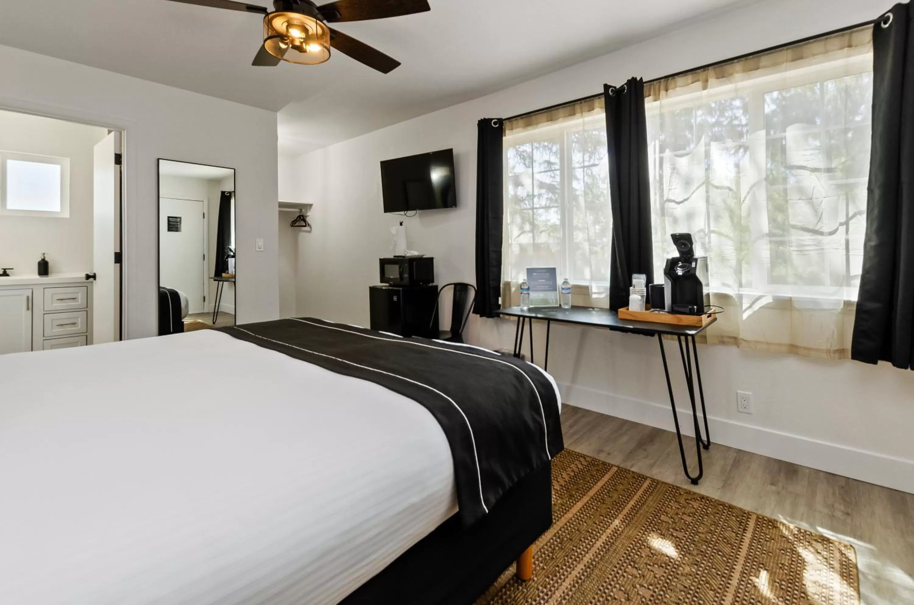 Bed in The Jeffrey Hotel