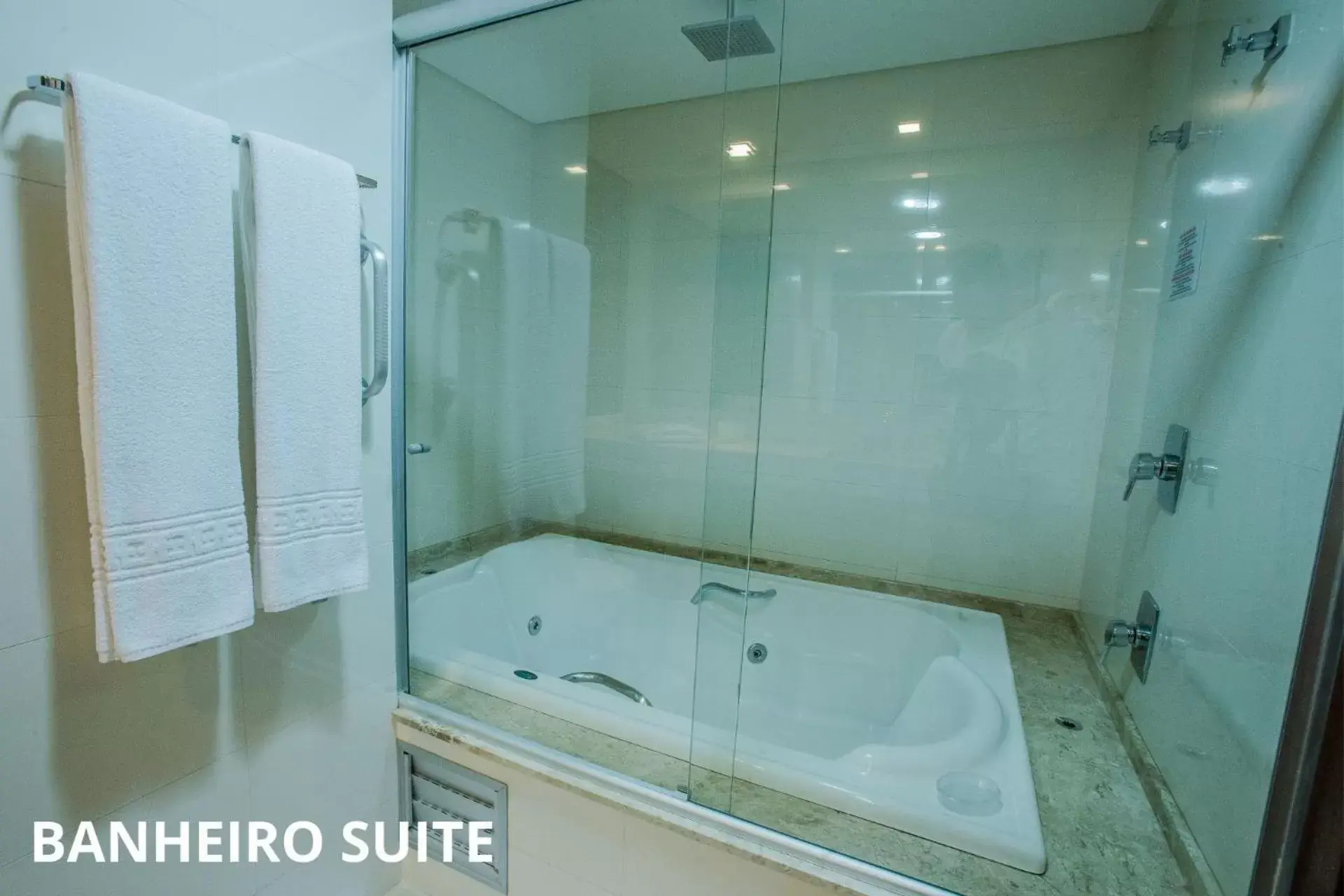 Bath, Bathroom in Foz Presidente Comfort Hotel