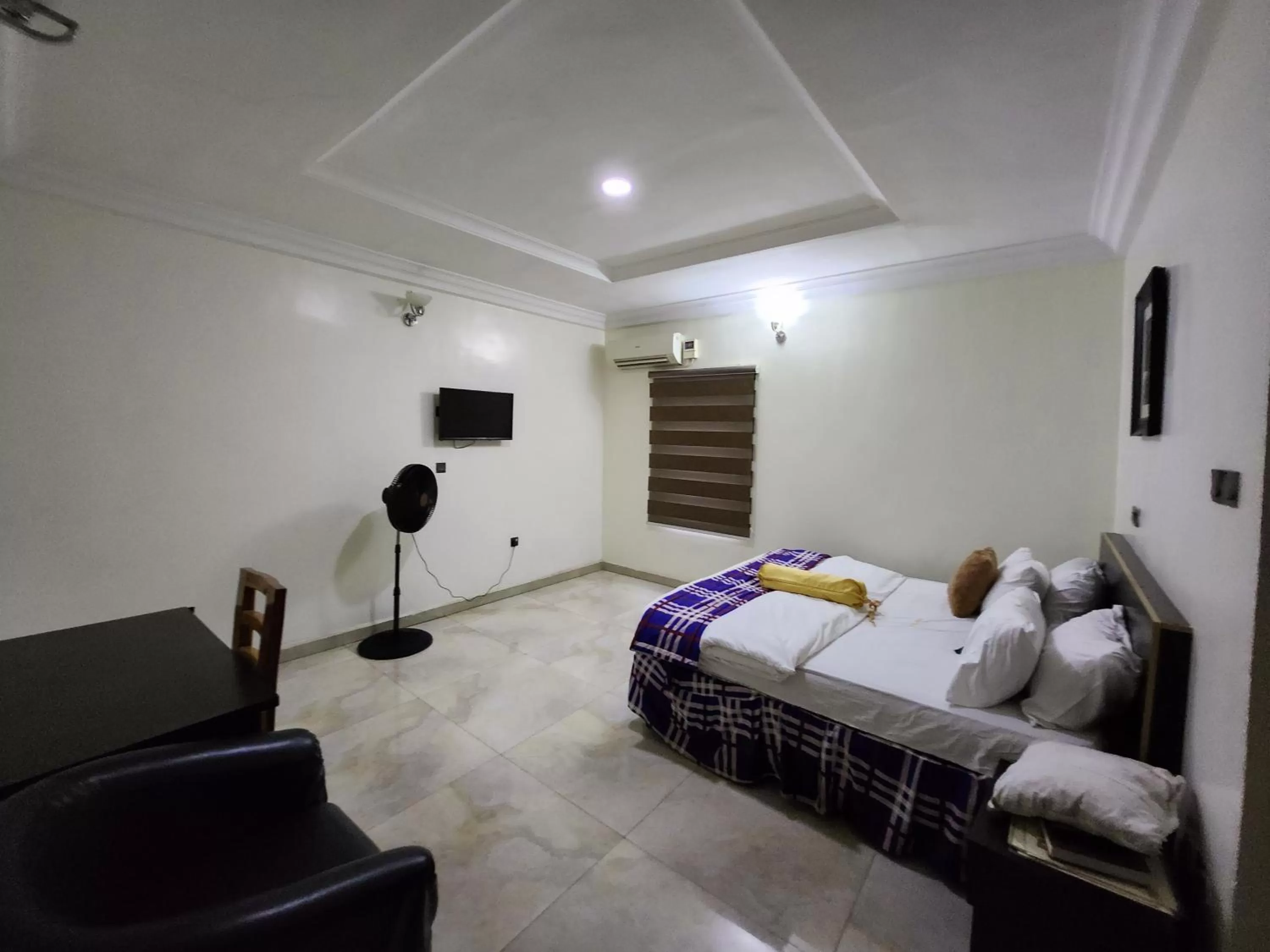 Bed in Nue-Crest Hotels & Suites