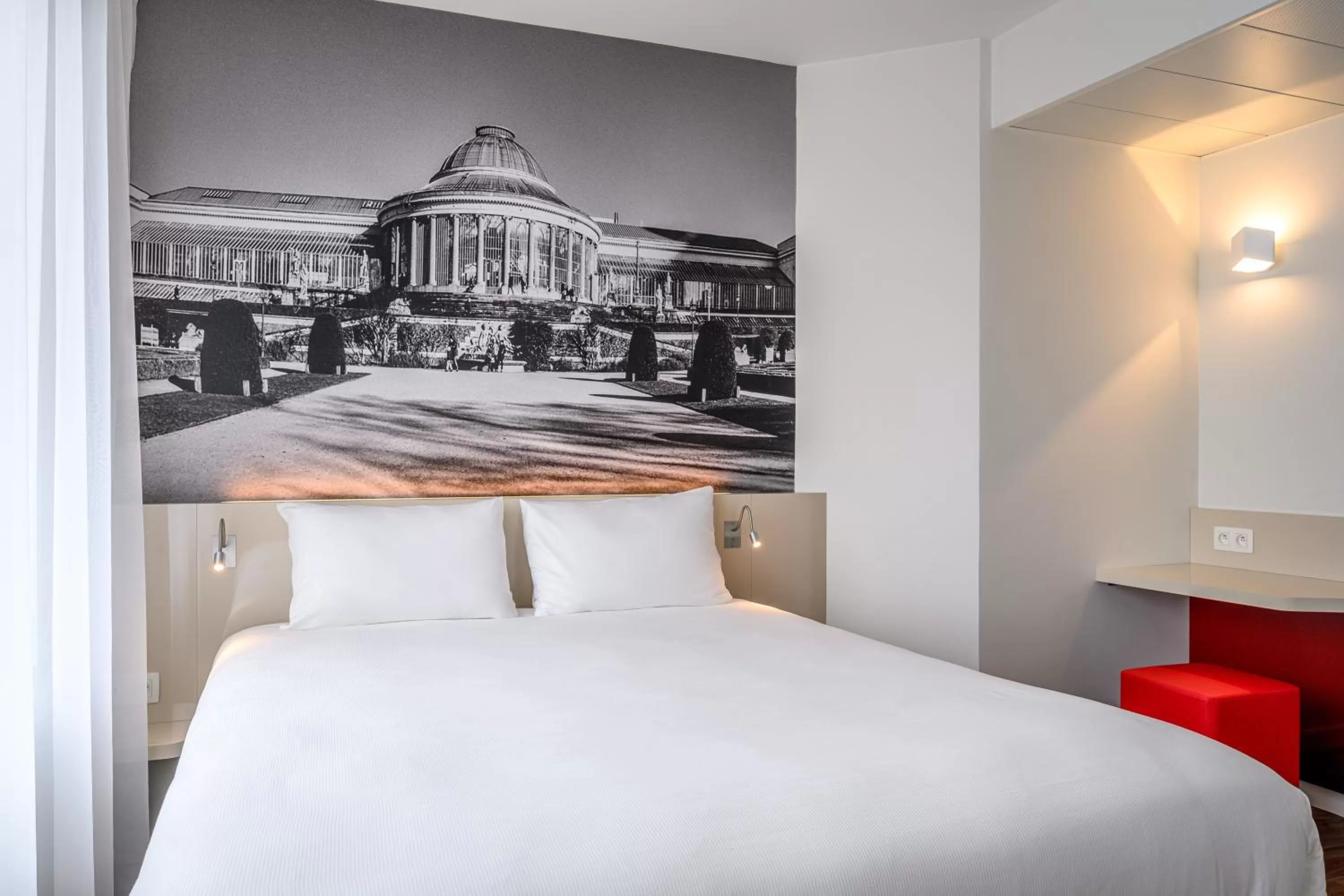 Photo of the whole room, Bed in B&B HOTEL Brussels Centre Gare du Midi