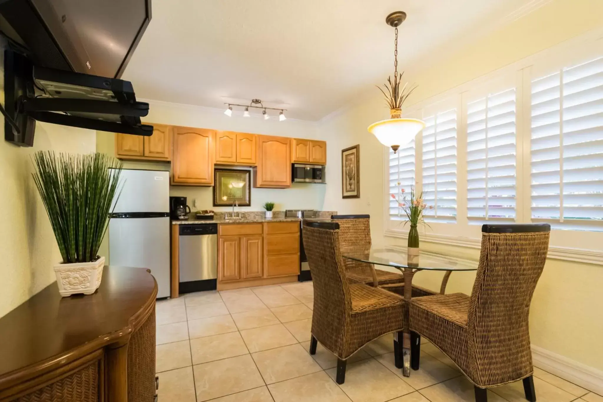 Kitchen or kitchenette, Kitchen/Kitchenette in Tropical Beach Resorts - Sarasota