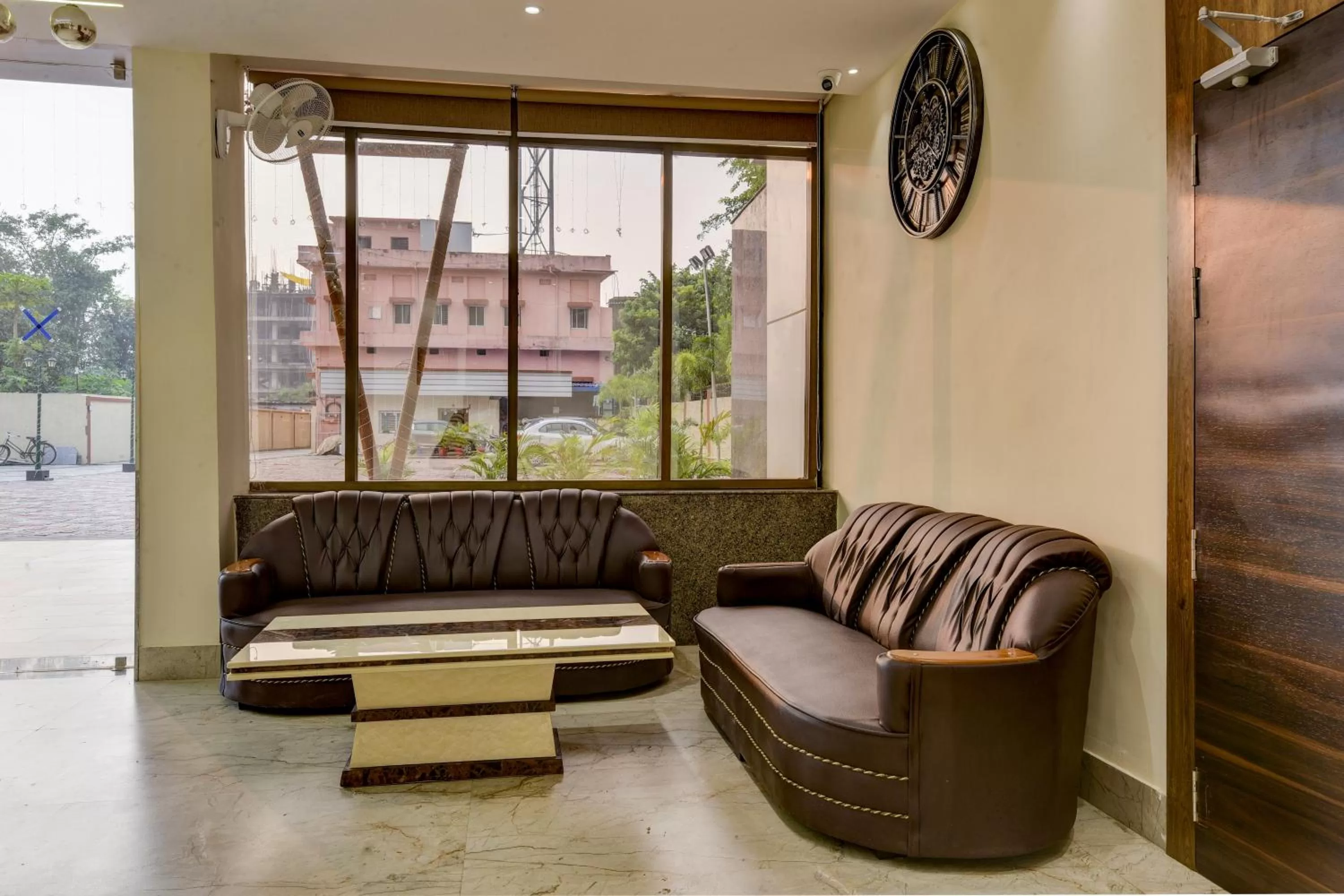 Seating area in Treebo Winsome Banquet And Resort