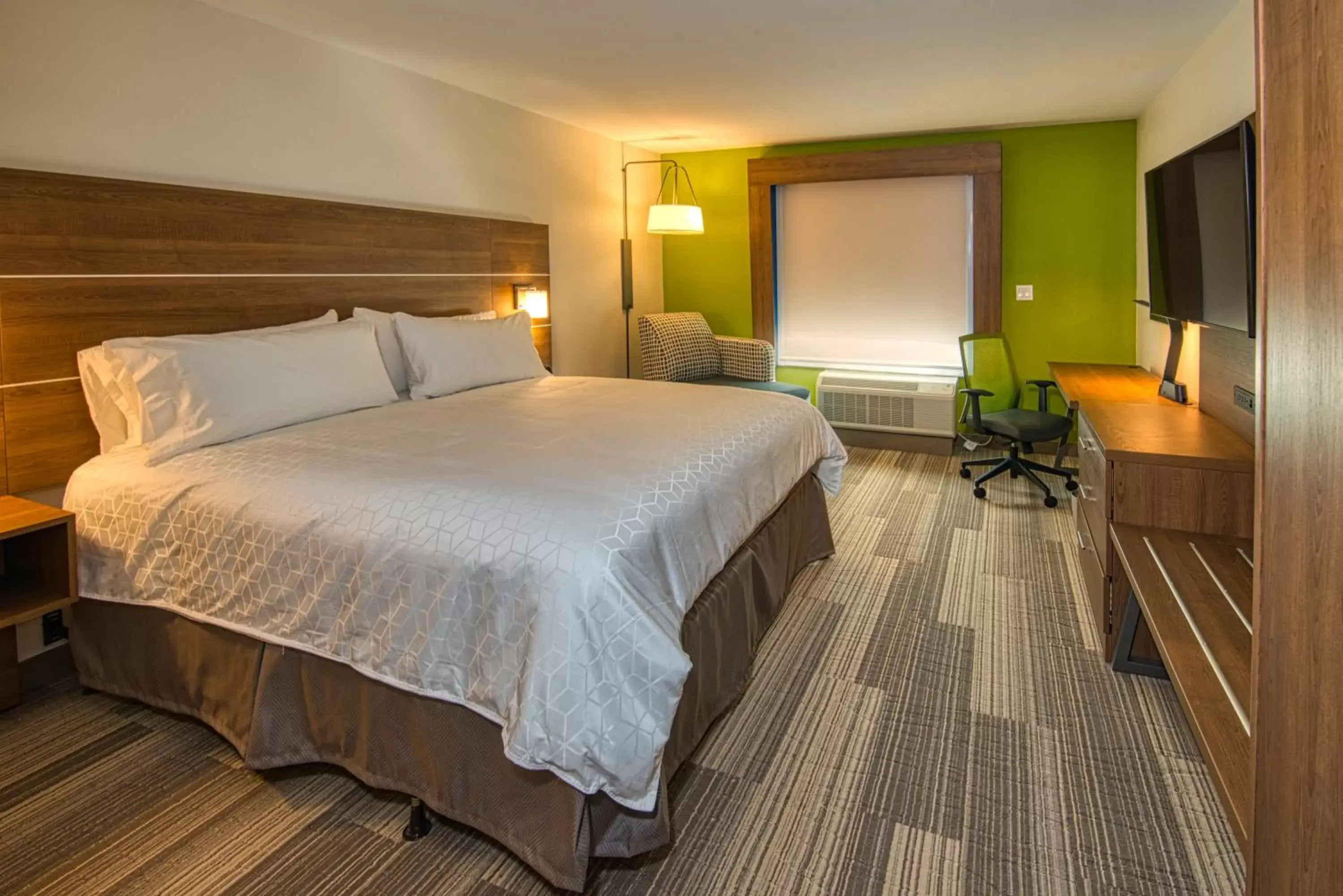 Photo of the whole room, Bed in Holiday Inn Express Hotel and Suites Lincoln Airport, an IHG Hotel